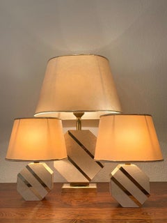 Set di 3 lampade da tavolo a base ottagonale in ottone e legno laccato, anni '70 ca.