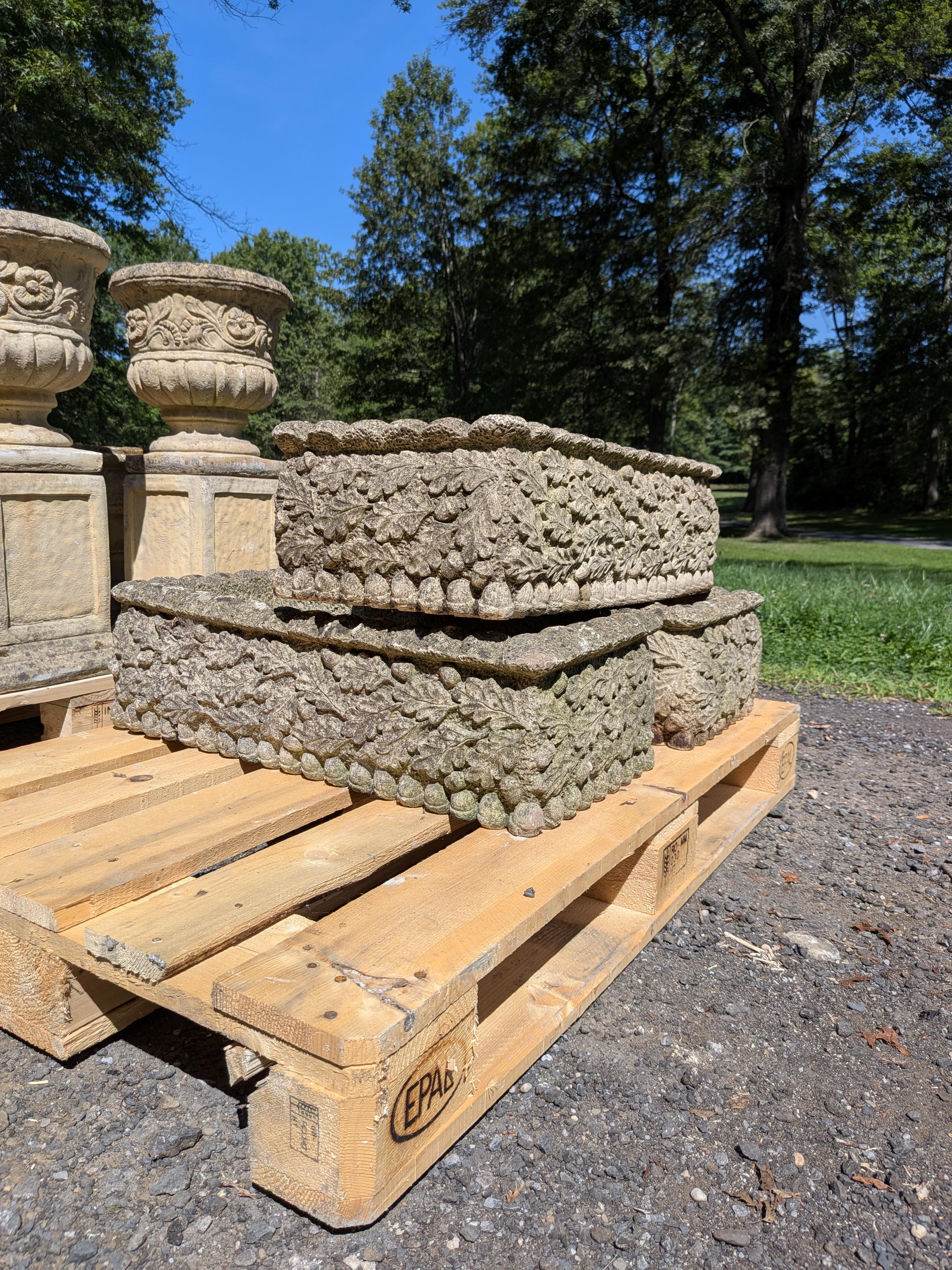 Set di 3 fioriere in pietra inglese / Jardinieres In condizioni buone in vendita a Gardiner, NY