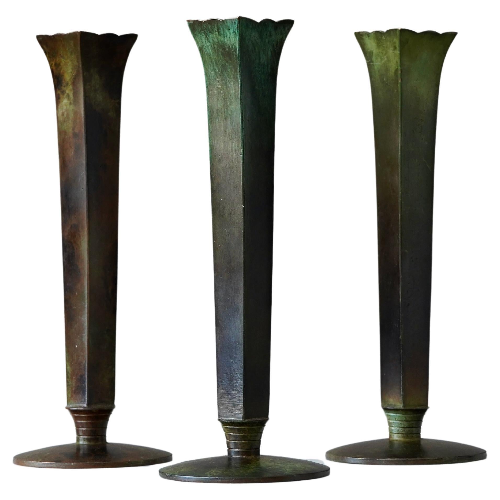 Ensemble de 3 vases Art déco en bronze par GAB Guldsmedsaktiebolaget, Suède, années 1930