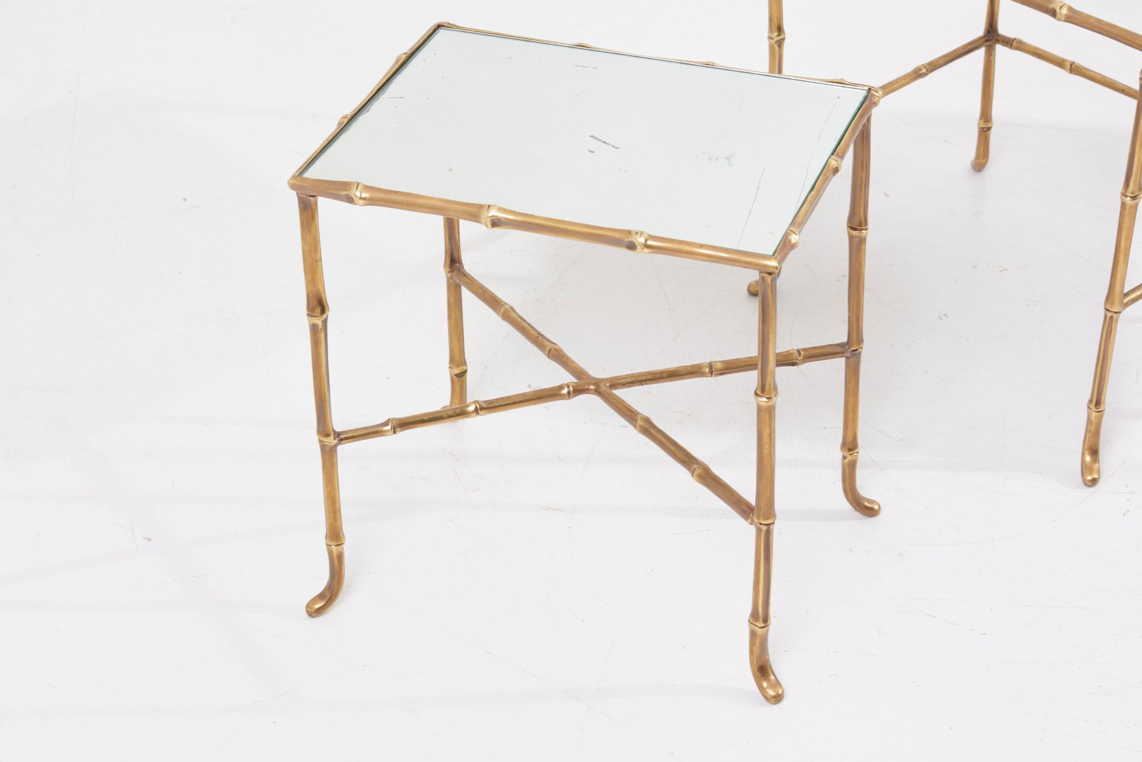 Set de 3 tables gigognes en bambou bronze avec miroirs par Maison Baguès:: France en vente 4