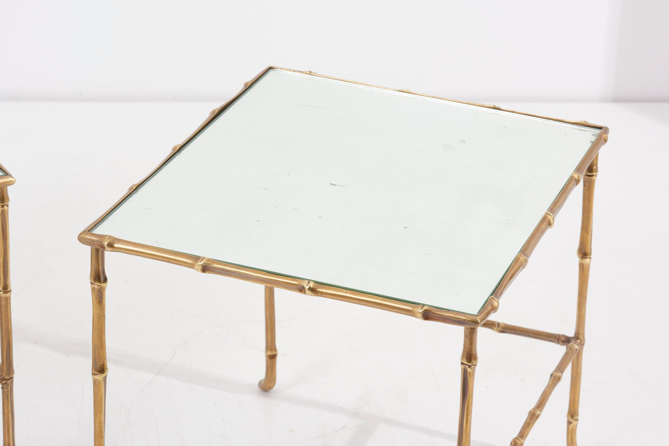 Set de 3 tables gigognes en bambou bronze avec miroirs par Maison Baguès:: France en vente 1