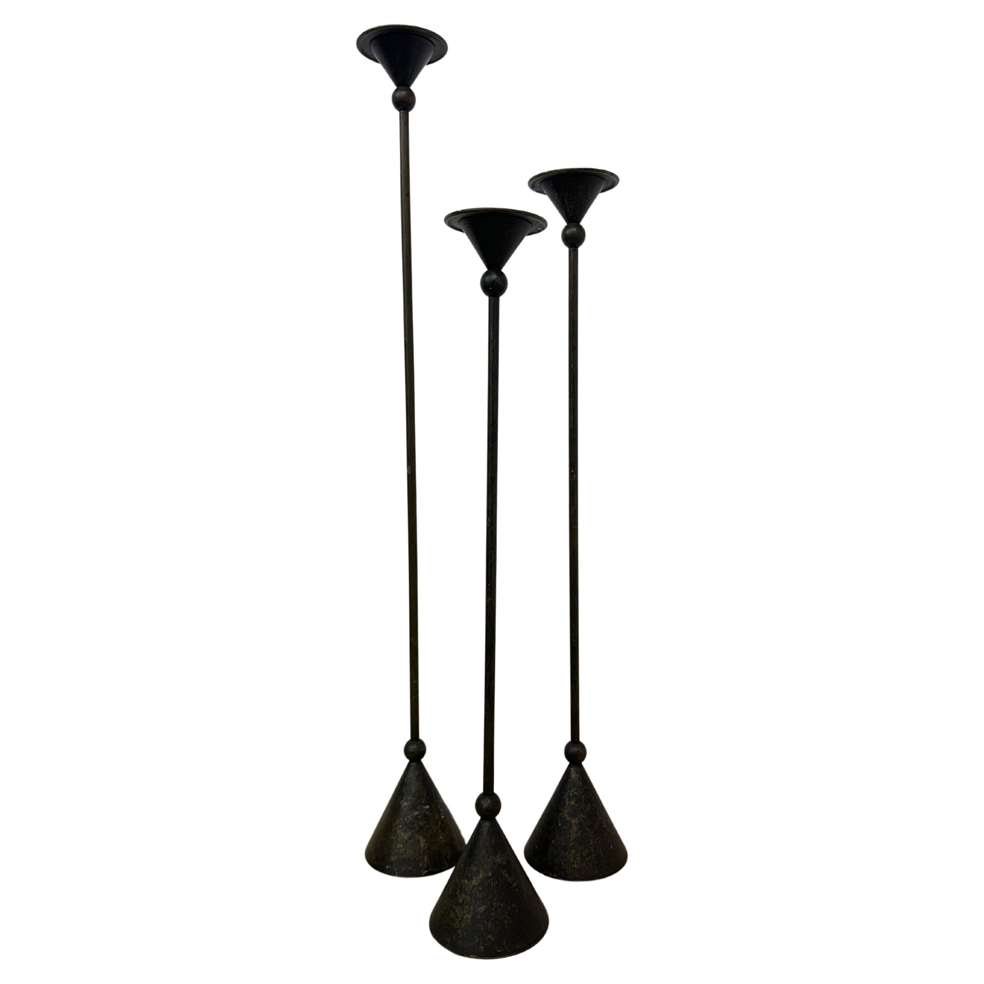 Ensemble de 3 bougeoirs en bronze de style Memphis, années 1980