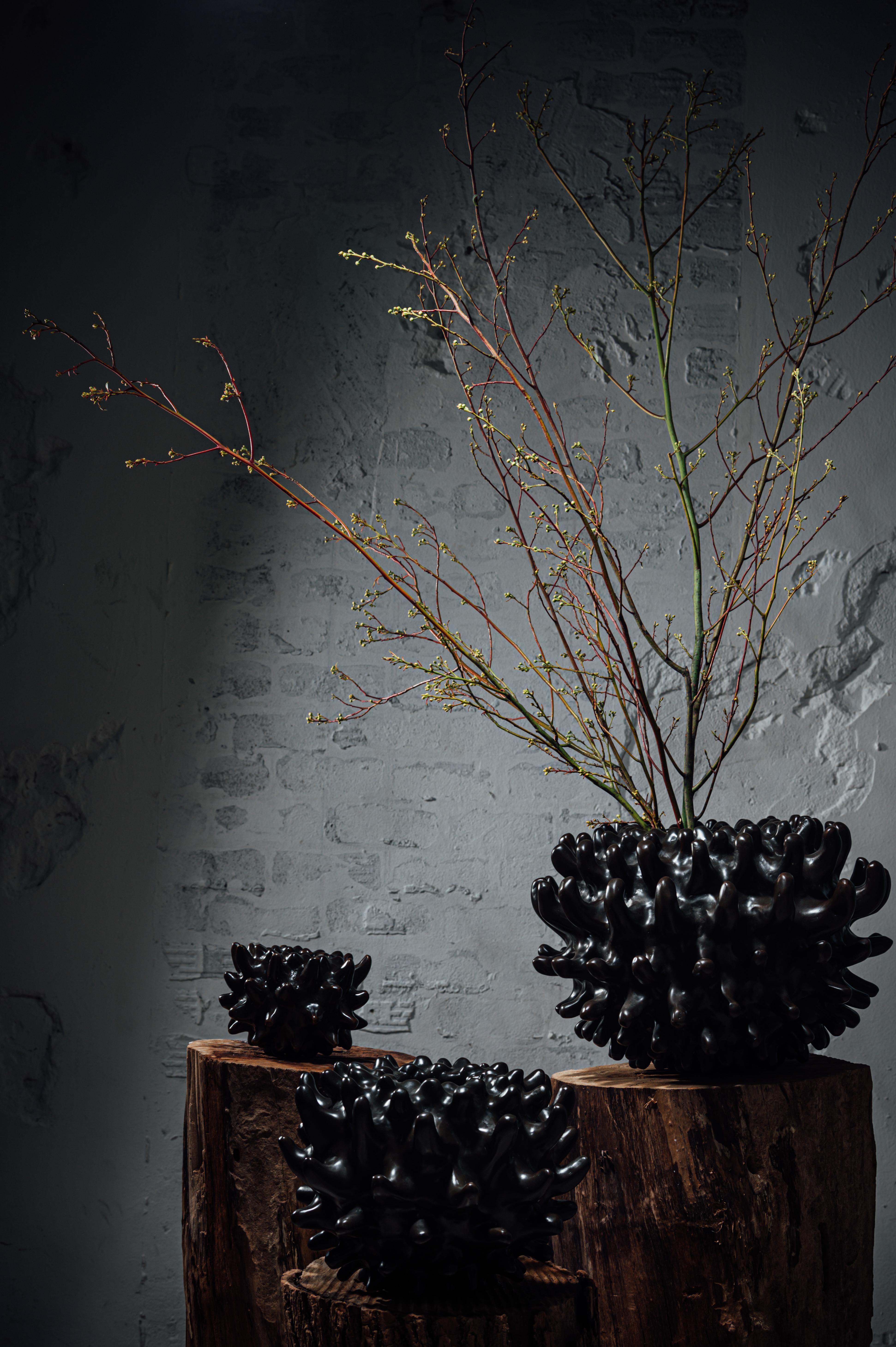 Bronze Ensemble de 3 vases et sculptures un et un vase en bronze par Elan Atelier en vente