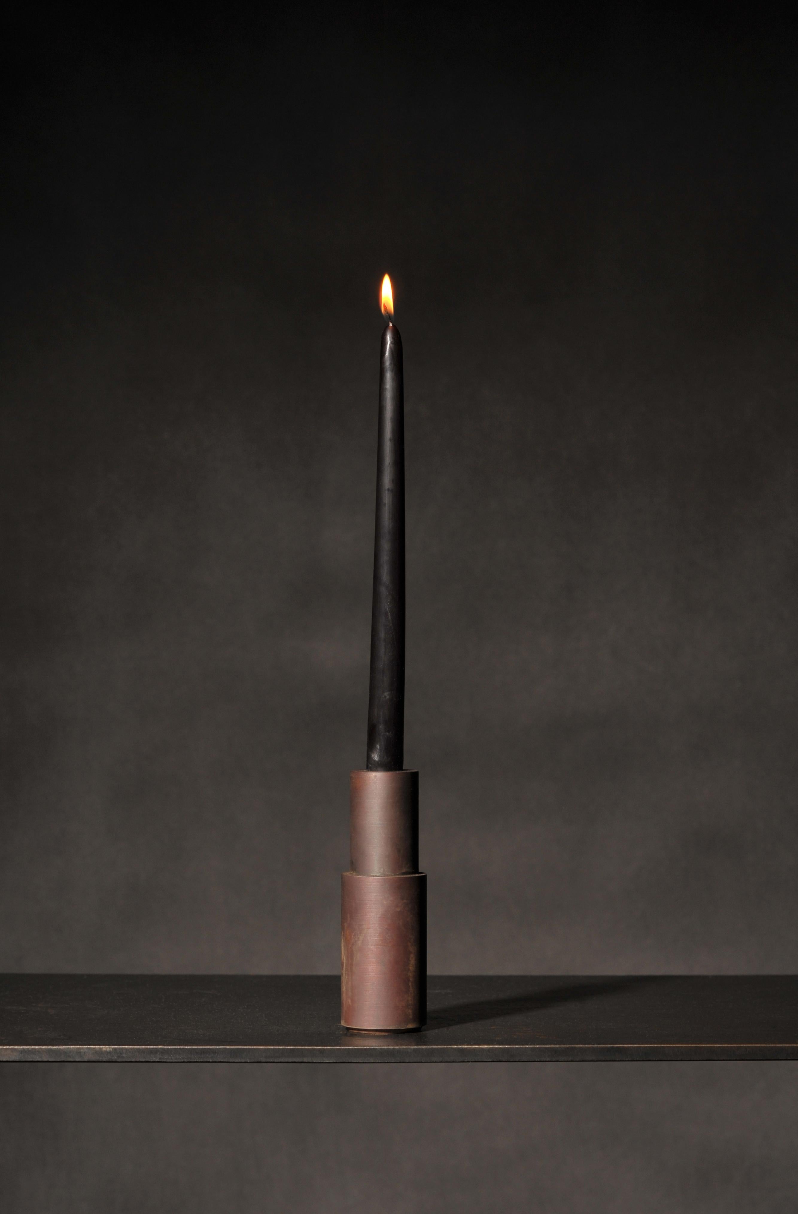 Set aus 3 braunen Patina-Kerzenständern aus Stahl von Lukasz Friedrich im Zustand „Neu“ im Angebot in Geneve, CH
