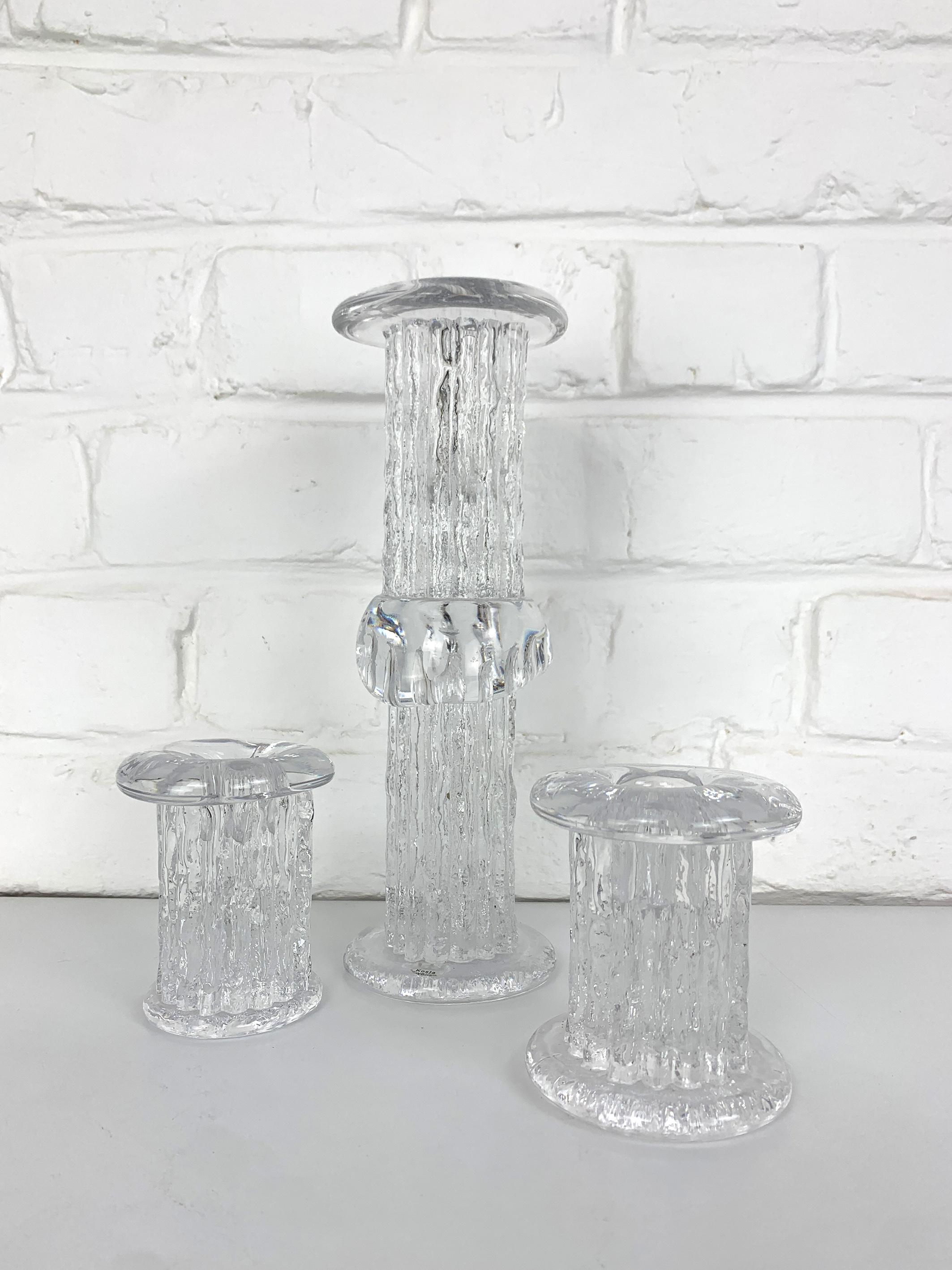 Scandinavo moderno Set di 3 candelieri in vetro brutalisti di Göran Wärff, Kosta Boda Svezia 1970 in vendita
