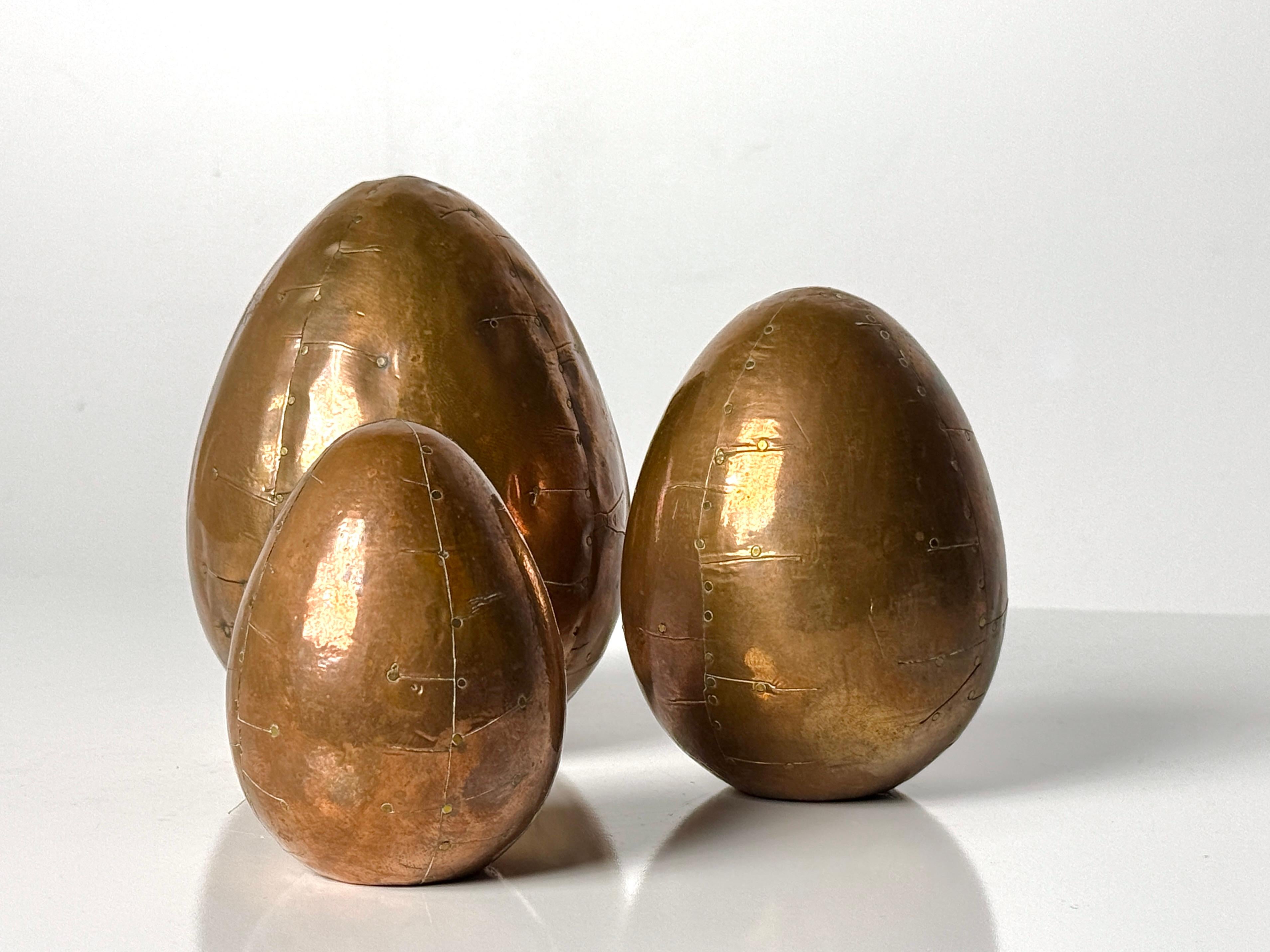 Late 20th Century Set of 3 Brutalist Modern Copper and Brass Patchwork Decorative Egg Sculptures For Sale