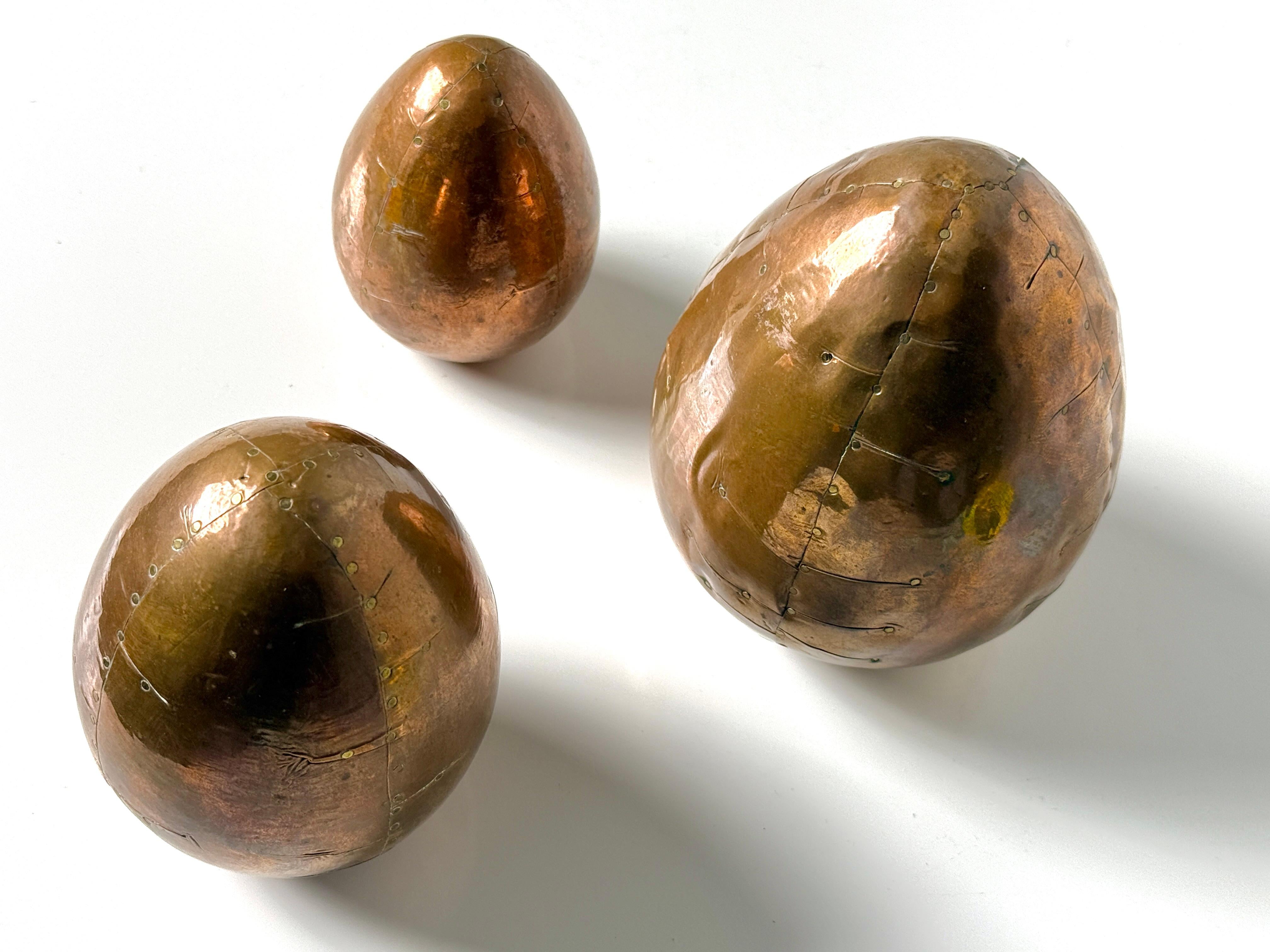 Set of 3 Brutalist Modern Copper and Brass Patchwork Decorative Egg Sculptures For Sale 2