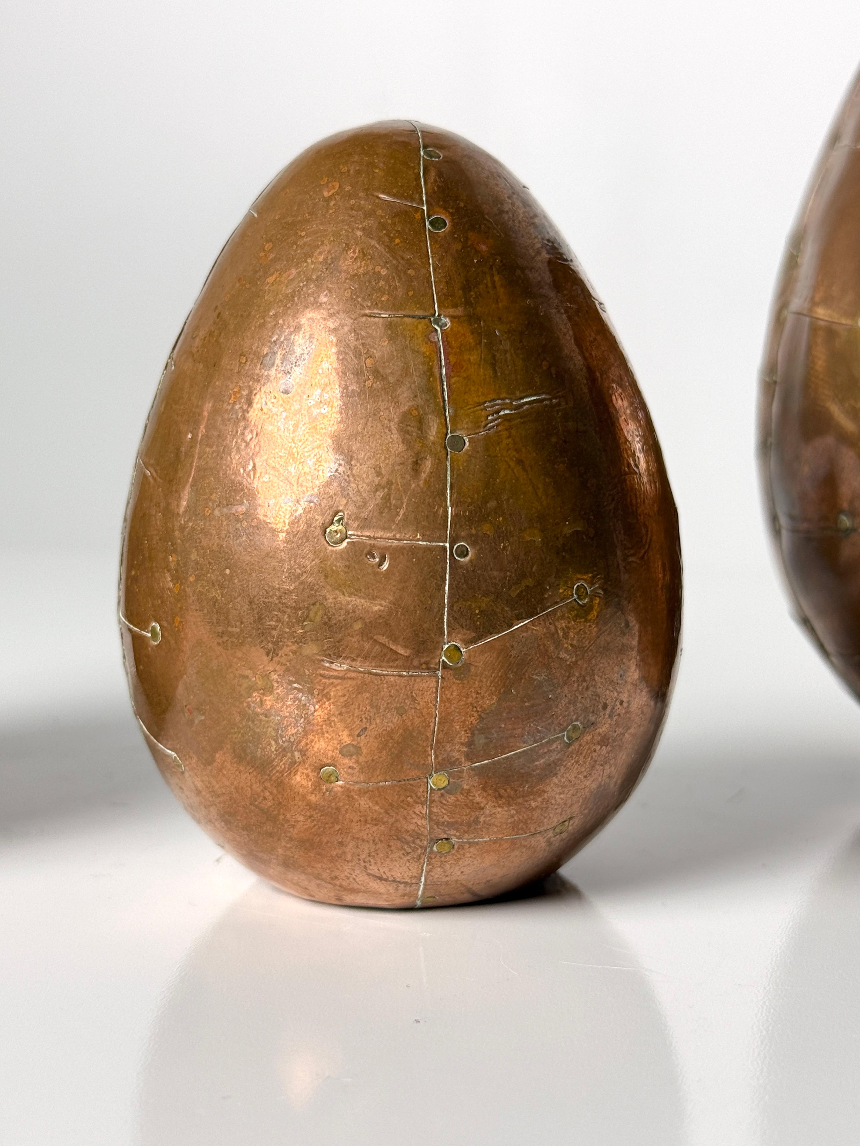Set of 3 Brutalist Modern Copper and Brass Patchwork Decorative Egg Sculptures For Sale 3