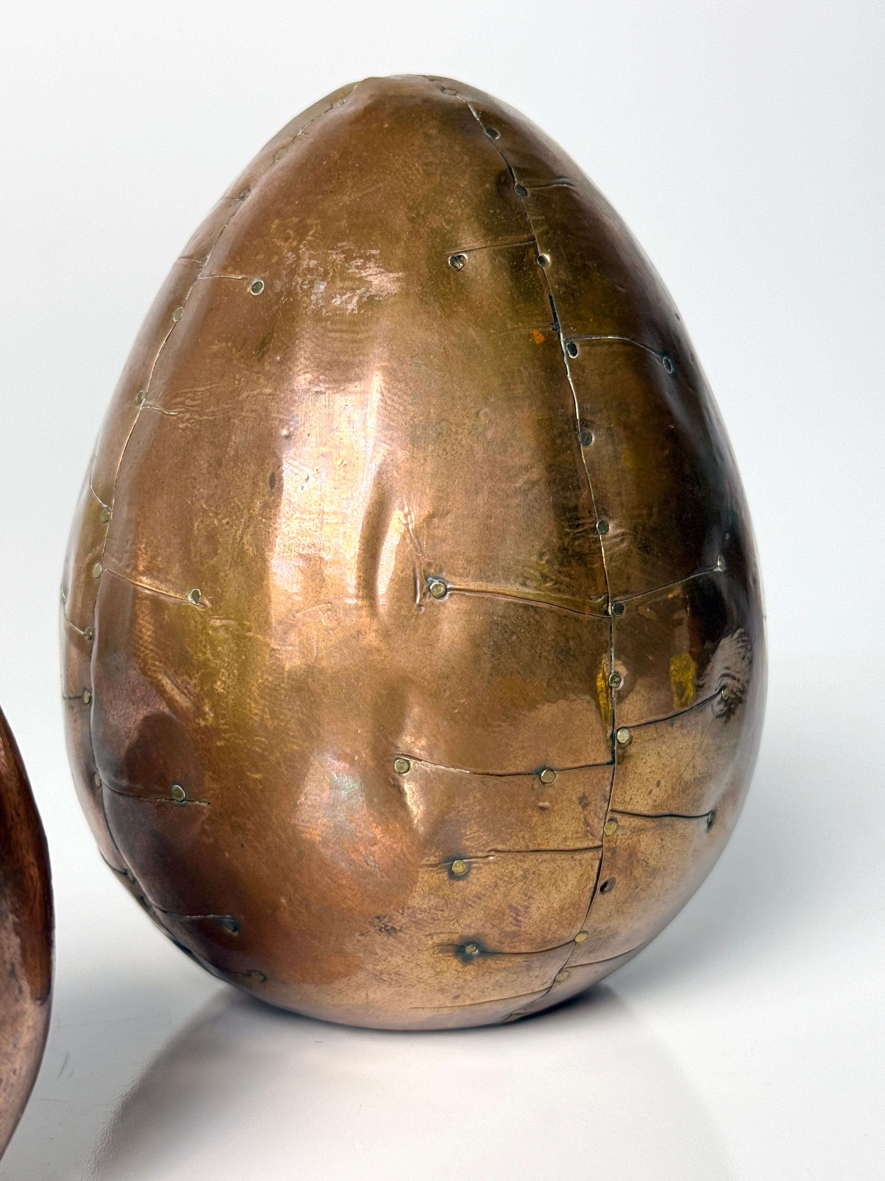 Set of 3 Brutalist Modern Copper and Brass Patchwork Decorative Egg Sculptures For Sale 4