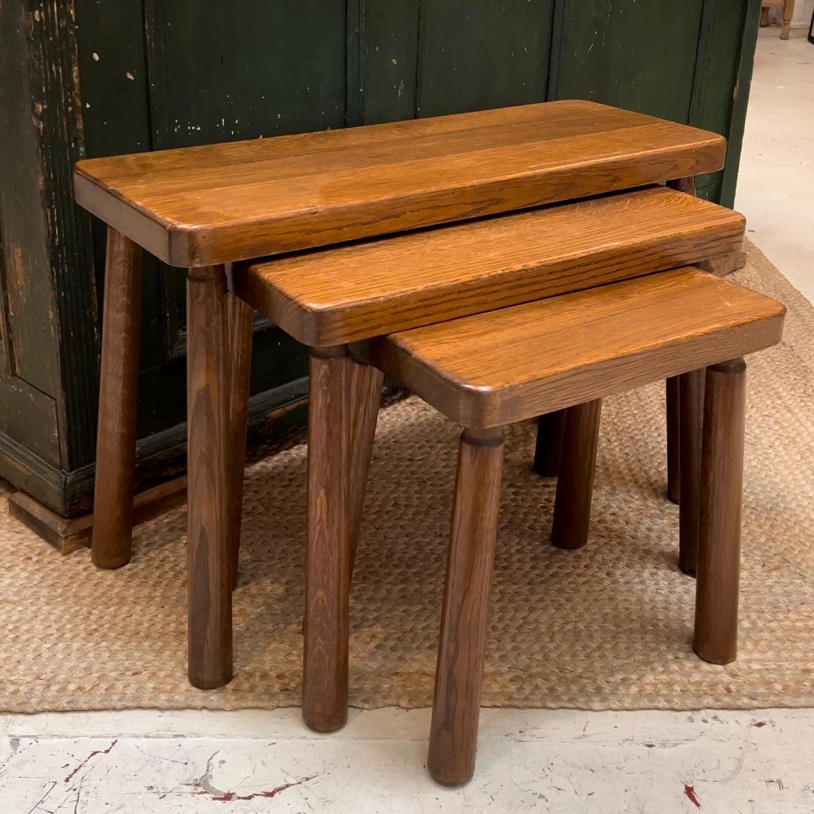 Set of 3 Brutalist Nesting Side Tables in Oak  In Good Condition In Los Angeles, CA
