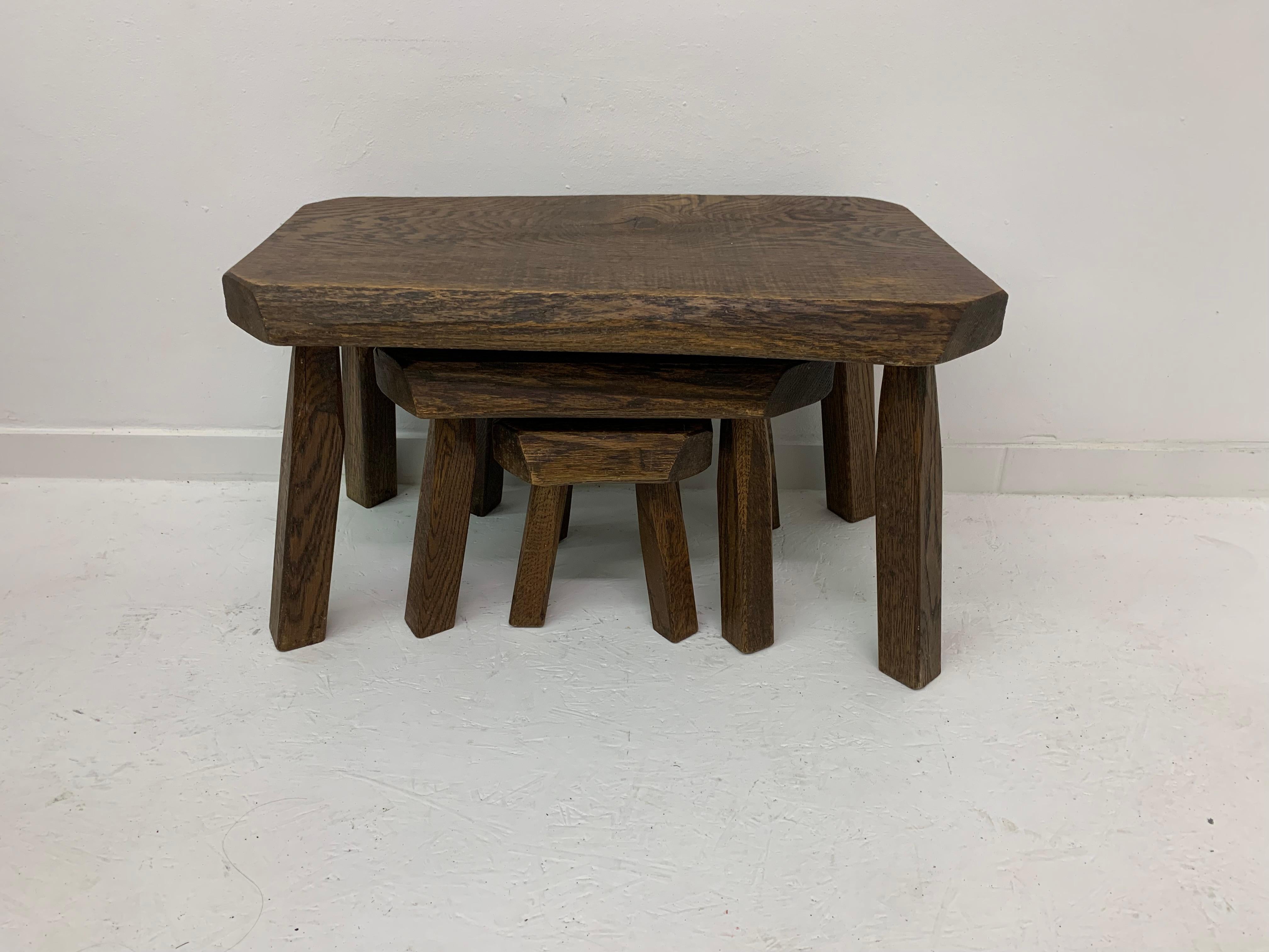 Ensemble de 3 tables gigognes brutalistes en Oak Wood, années 1970 en vente 1