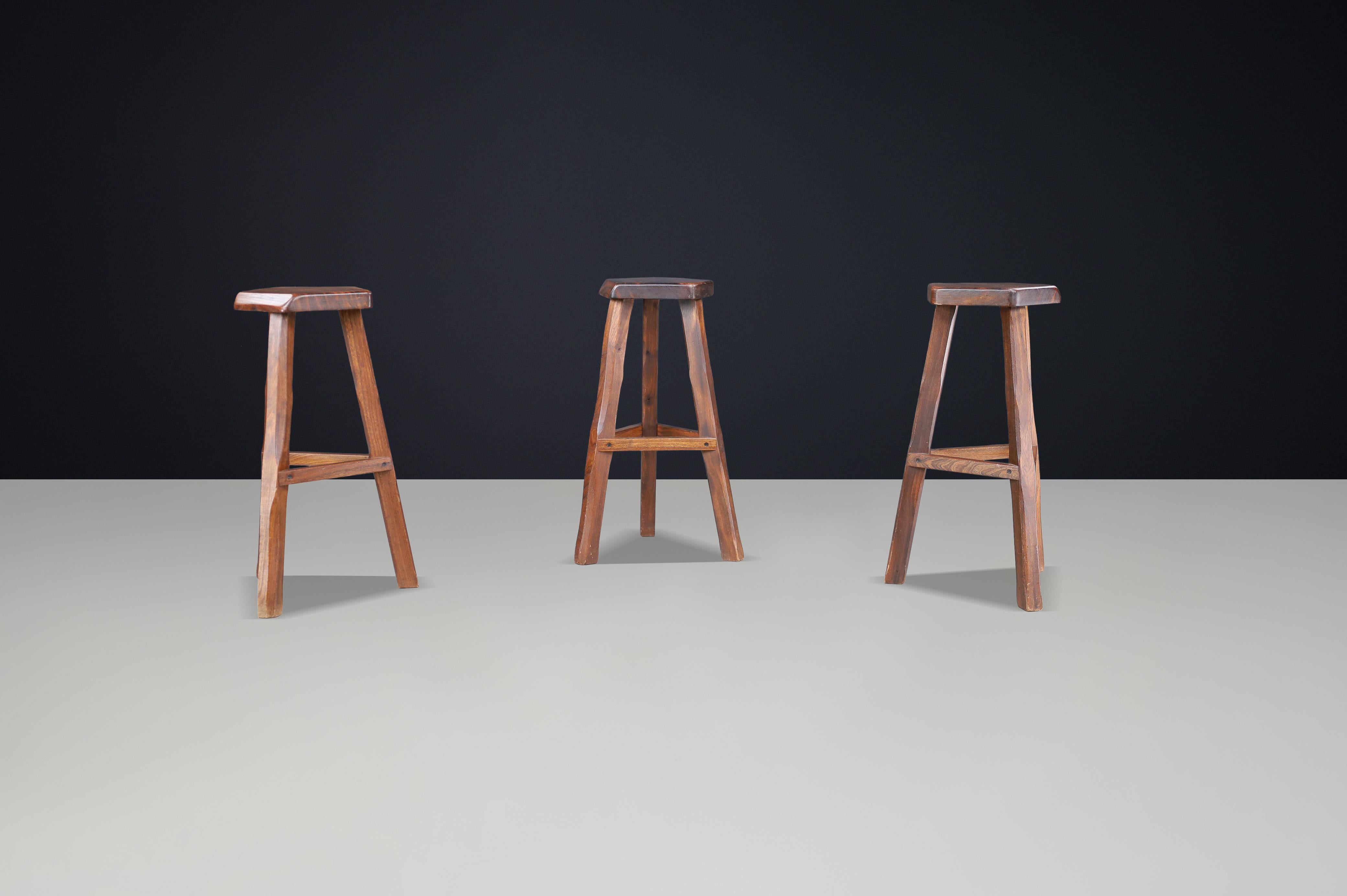 Ensemble de 3 tabourets de bar brutalistes en bois d'orme d'Olavi Hänninen, Finlande, années 1960 en vente 4
