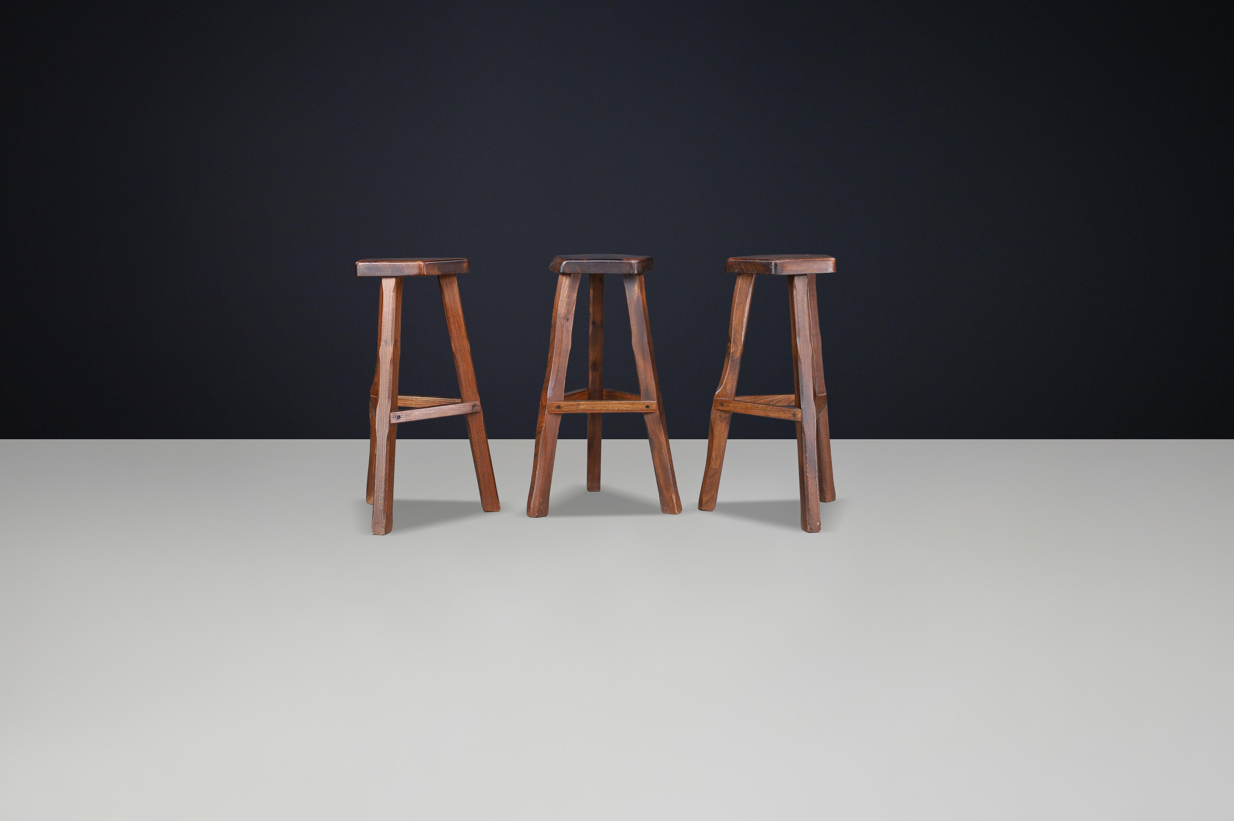 Ensemble de 3 tabourets de bar brutalistes en bois d'orme d'Olavi Hänninen, Finlande, années 1960 en vente 6