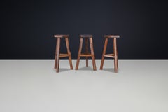 Ensemble de 3 tabourets de bar brutalistes en bois d'orme d'Olavi Hänninen, Finlande, années 1960