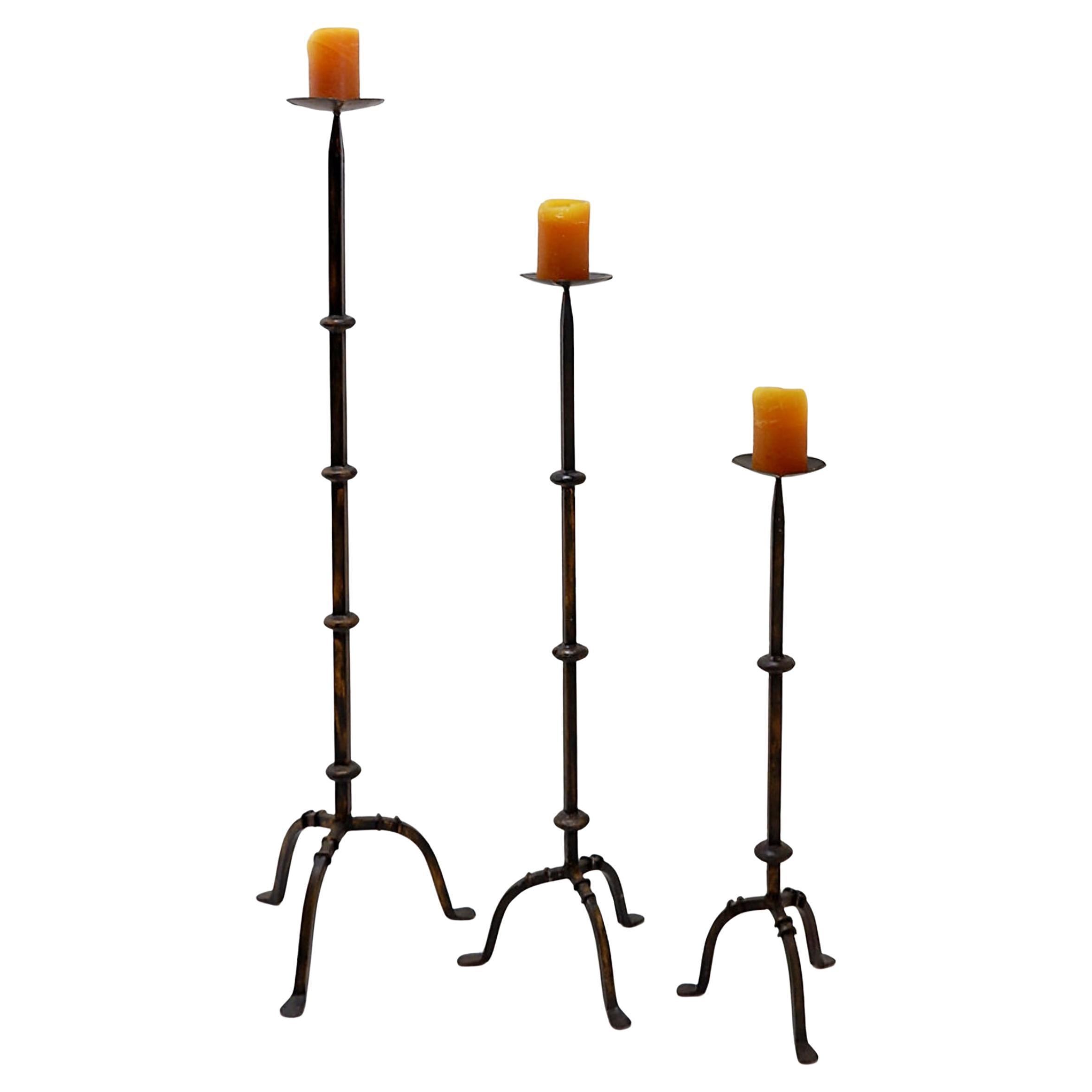 Set of 3 brutalist tripod candlesticks/candle holders in wrought iron For Sale