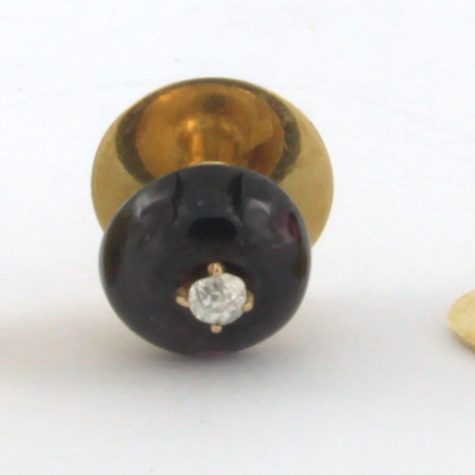 set of 3 Buttons with garnet and diamonds 14k yellow gold In Good Condition For Sale In The Hague, ZH