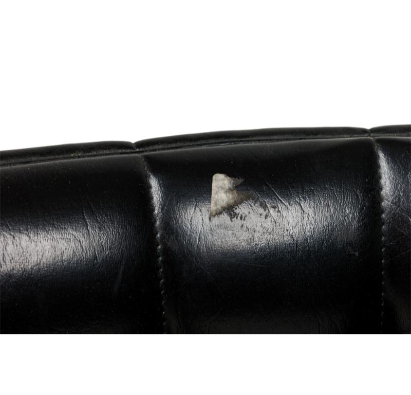 Set di 3 poltrone Carson Button Tufted in vinile nero e cromo in vendita 5
