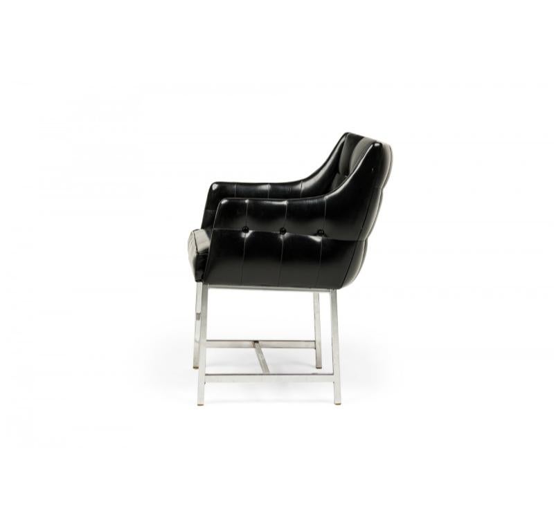 Americano Set di 3 poltrone Carson Button Tufted in vinile nero e cromo in vendita