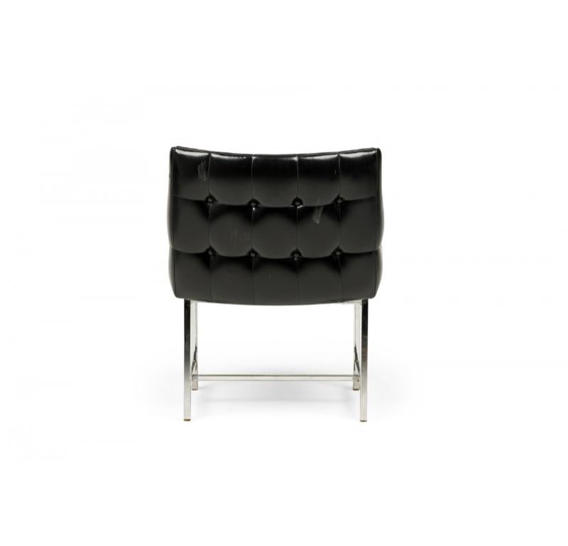 Set di 3 poltrone Carson Button Tufted in vinile nero e cromo In condizioni buone in vendita a Queens, NY