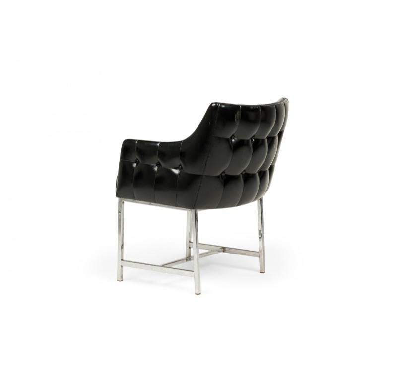 XX secolo Set di 3 poltrone Carson Button Tufted in vinile nero e cromo in vendita
