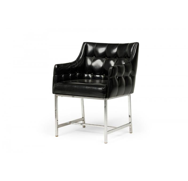 Set di 3 poltrone Carson Button Tufted in vinile nero e cromo in vendita 1