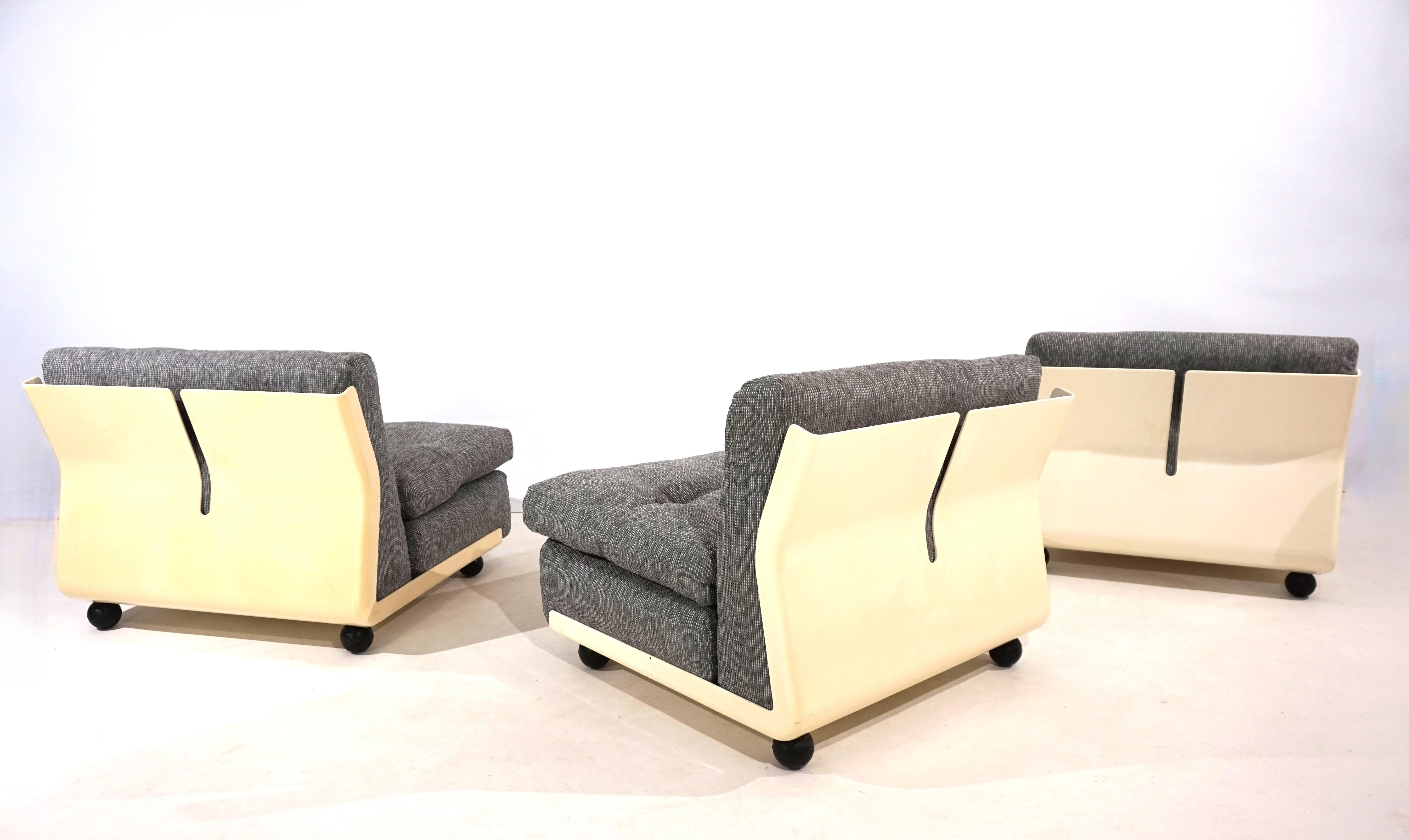 Mid-20th Century Set of 3 C&B Italia Amanta lounge chairs by Mario Bellini For Sale