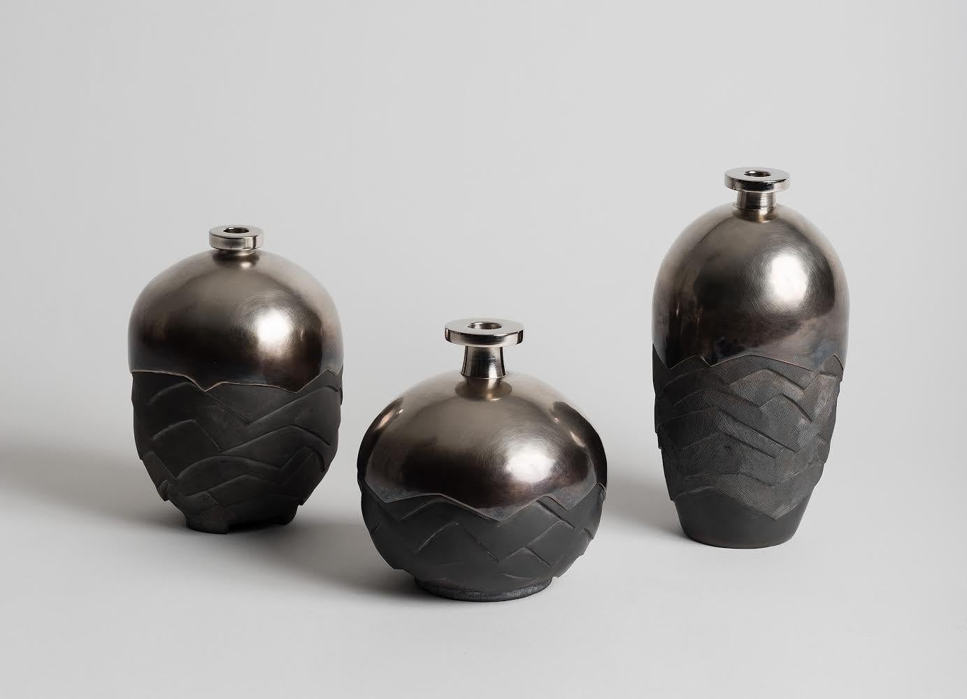 Set of 3 vases:
Ceramic is realized with a smoked Japanese method and brass is hand hammered .
Caroline Wagenaar is a French artist working metal and ceramic together.
Her pieces are one of a kind. 

Measures: H: 16 / 19 / 24 cm.