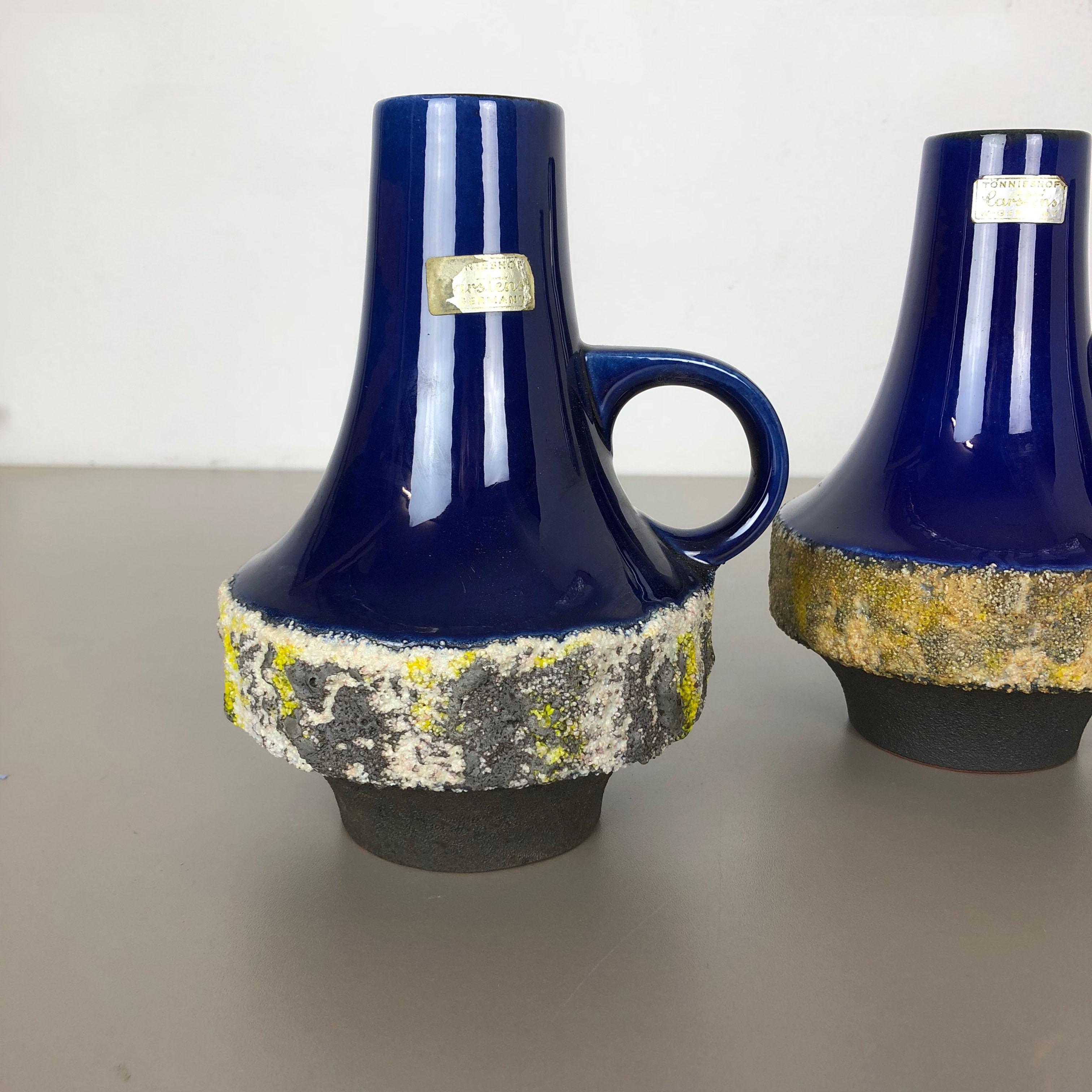 Article:

Ceramic pottery vase set of 3


Origin:

Germany


Designer:

Heinz Siery


Producer:

Carstens Tönnieshof, Germany


Decade:

1970s


This original vintage pottery object set was designed by Heinz Siery and