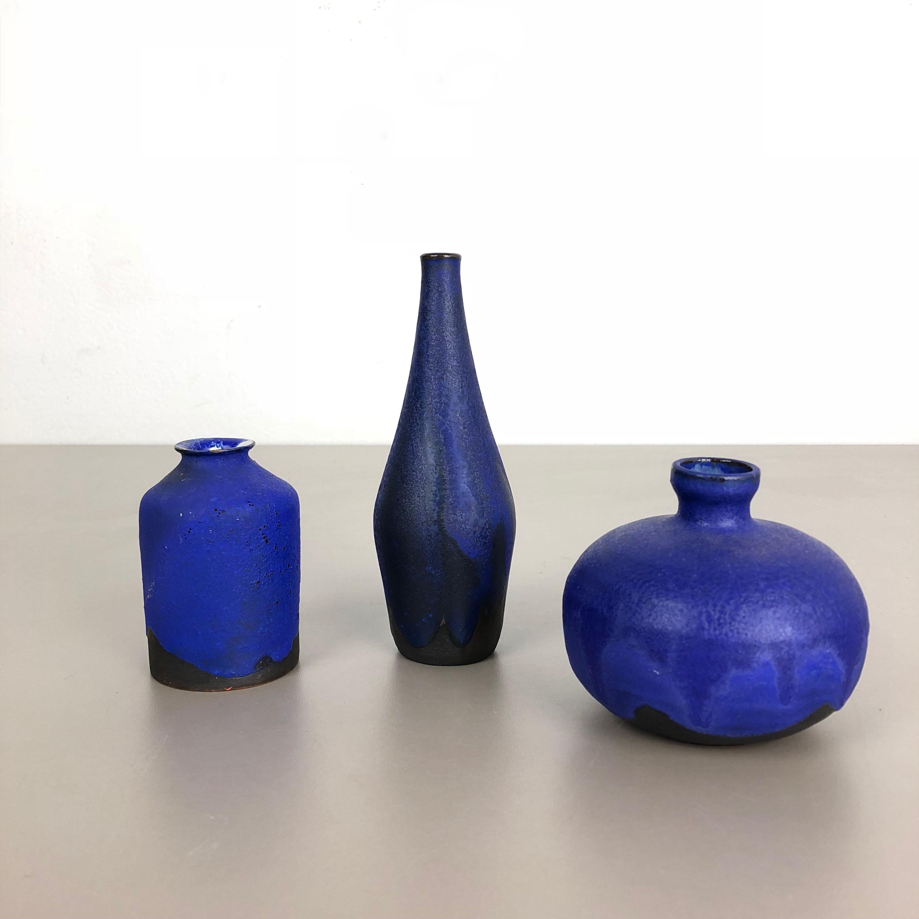 Article:

Ceramic stoneware object set of 3


Designer and producer:

Gerhard Liebenthron

Information:

Gerhard Liebenthron, Bremen
1925-2005

Decade:

1960s


This original vintage Studio Pottery Object set was designed by