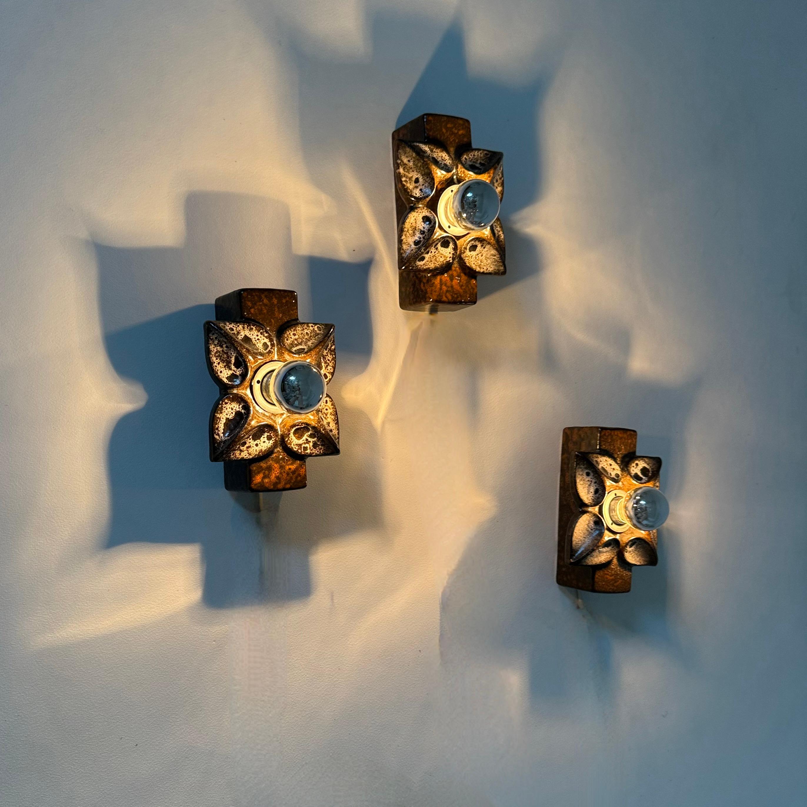 Juego de 3 apliques de cerámica scone , años 70 Alemán en venta