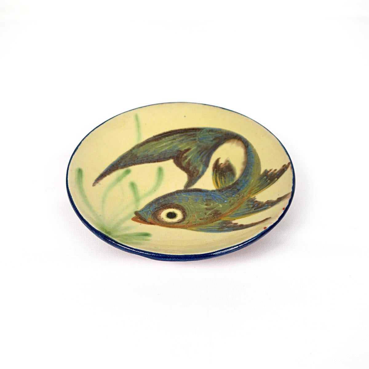Set of 3 Ceramic Wall Plates with Fish Decor Signed by Spanish Maker Puigdemont For Sale 4