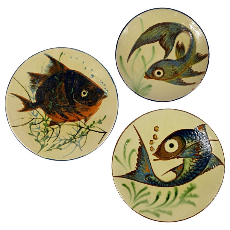 Set of 3 Ceramic Wall Plates with Fish Decor Signed by Spanish Maker Puigdemont For Sale