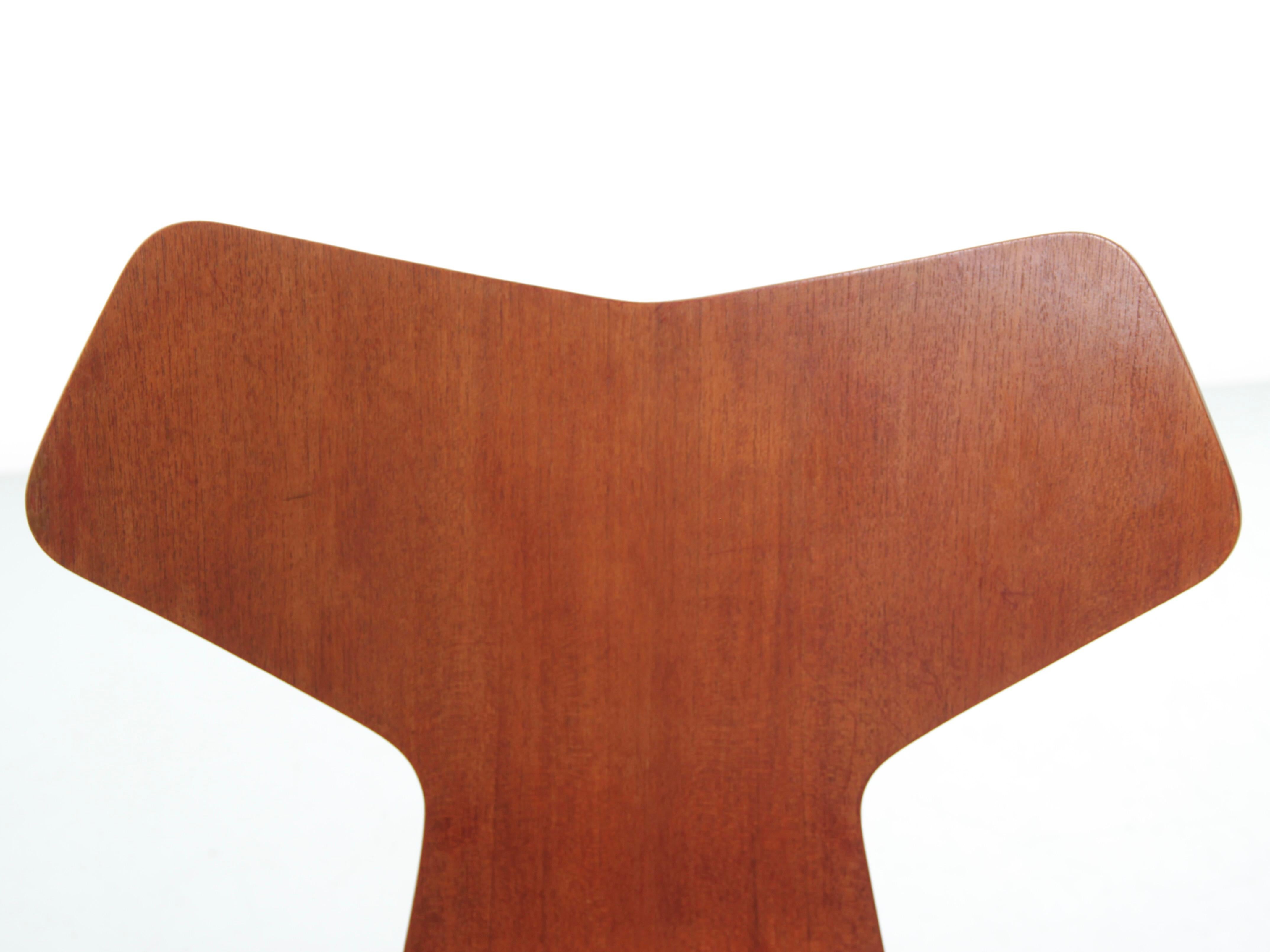 Satz von 3 Stühlen „grand prix“ von Arne Jacobsen aus Teakholz im Angebot 1