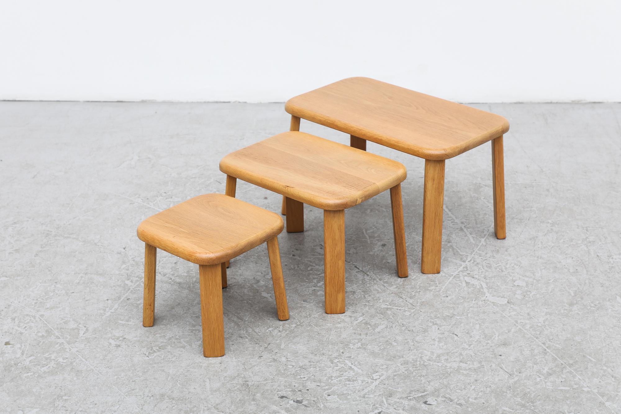 20th Century Set of 3 Charlotte Perriand Inspired Natural Oak Nesting Tables w/ Rounded Edges For Sale