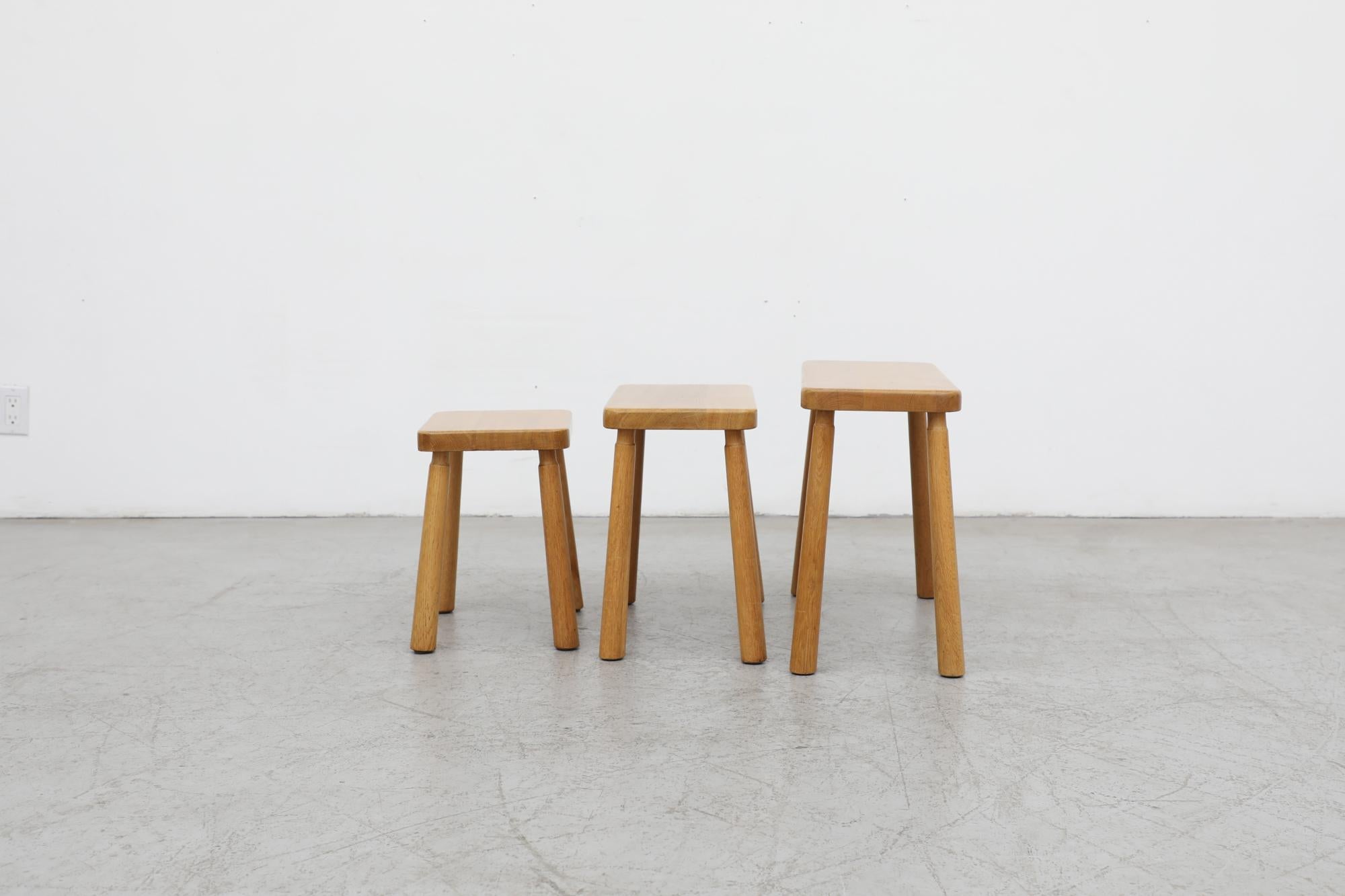 Set of 3 Charlotte Perriand Style Skinny Oak Nesting Tables with Rounded Edges In Good Condition For Sale In Los Angeles, CA