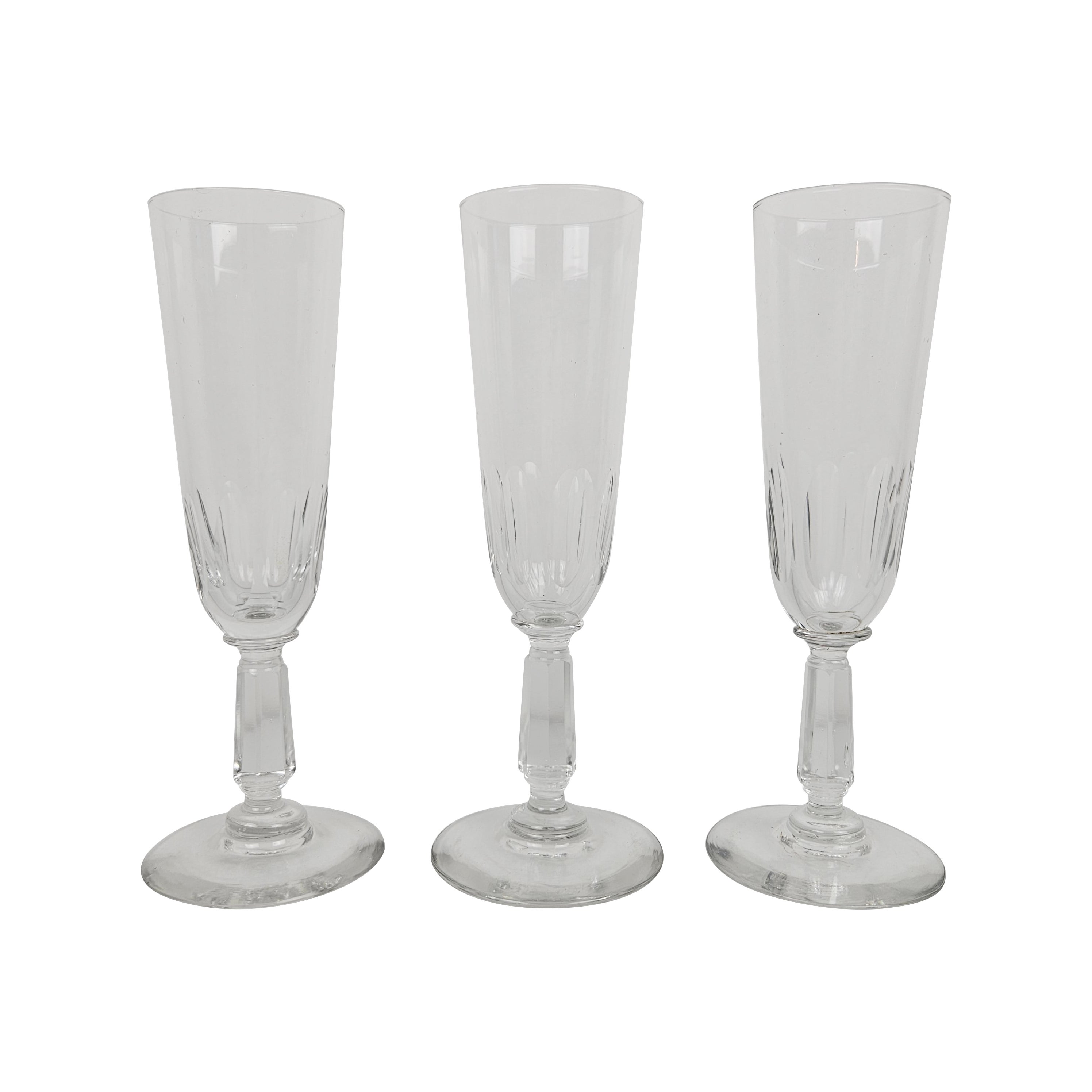 Ensemble de 3 charmantes flûtes à champagne soufflées à la main, vers 1890