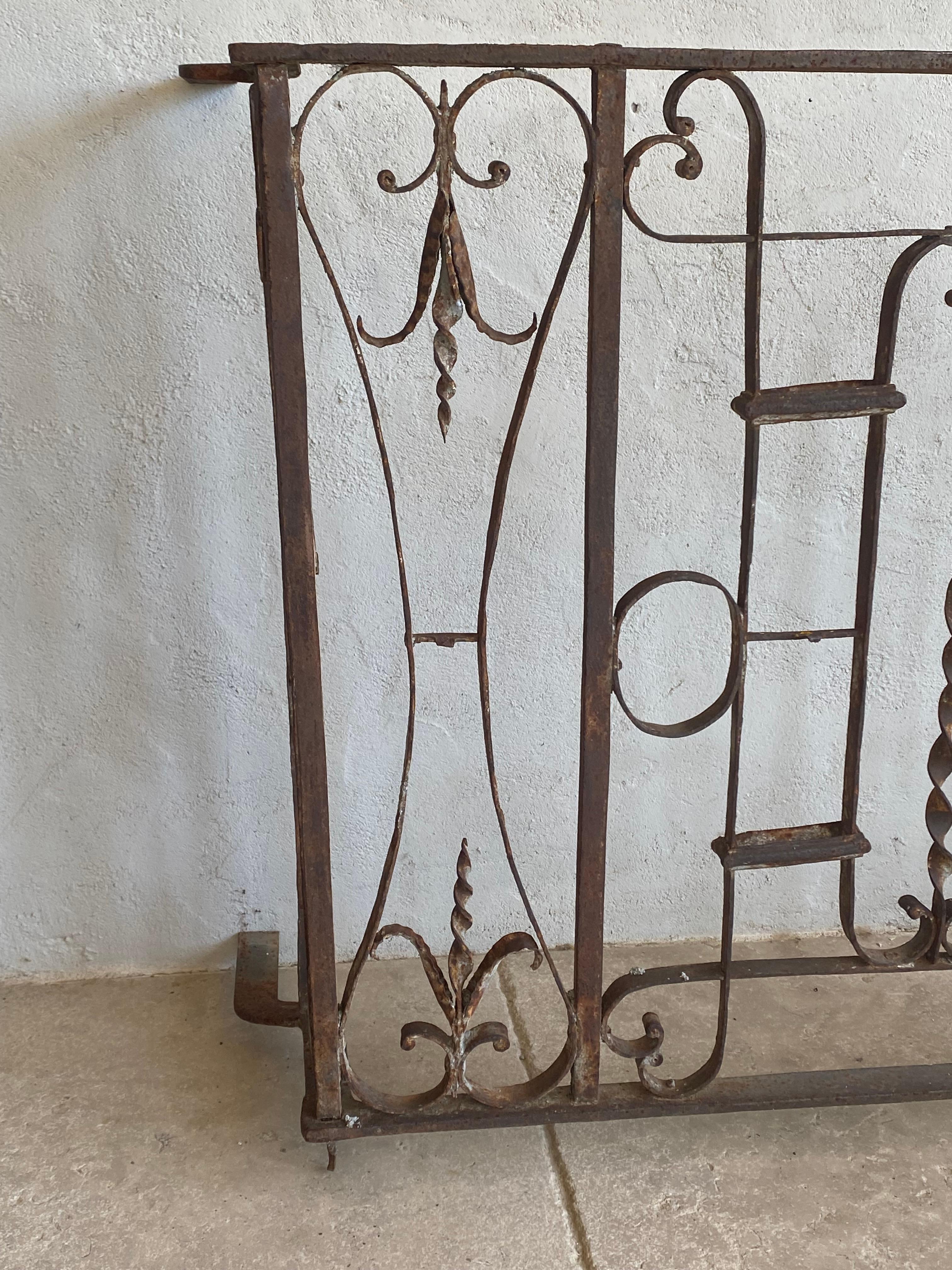 Set di 3 charme  balconi in ferro battuto della metà del XIX secolo In condizioni buone in vendita a SAN VICENTE DE ALCÁNTARA, ES