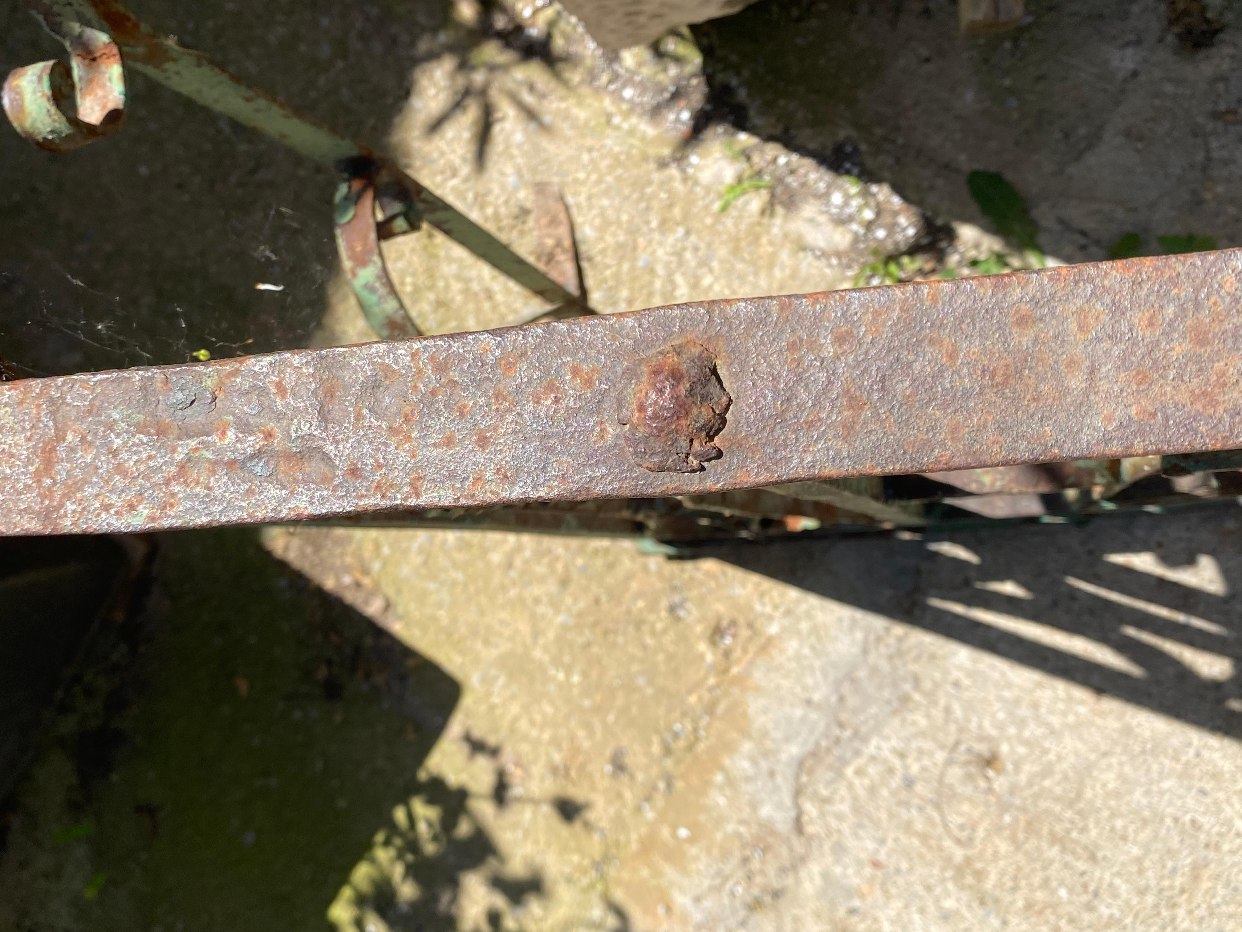 Set di 3 charme  balconi in ferro battuto della metà del XIX secolo in vendita 3