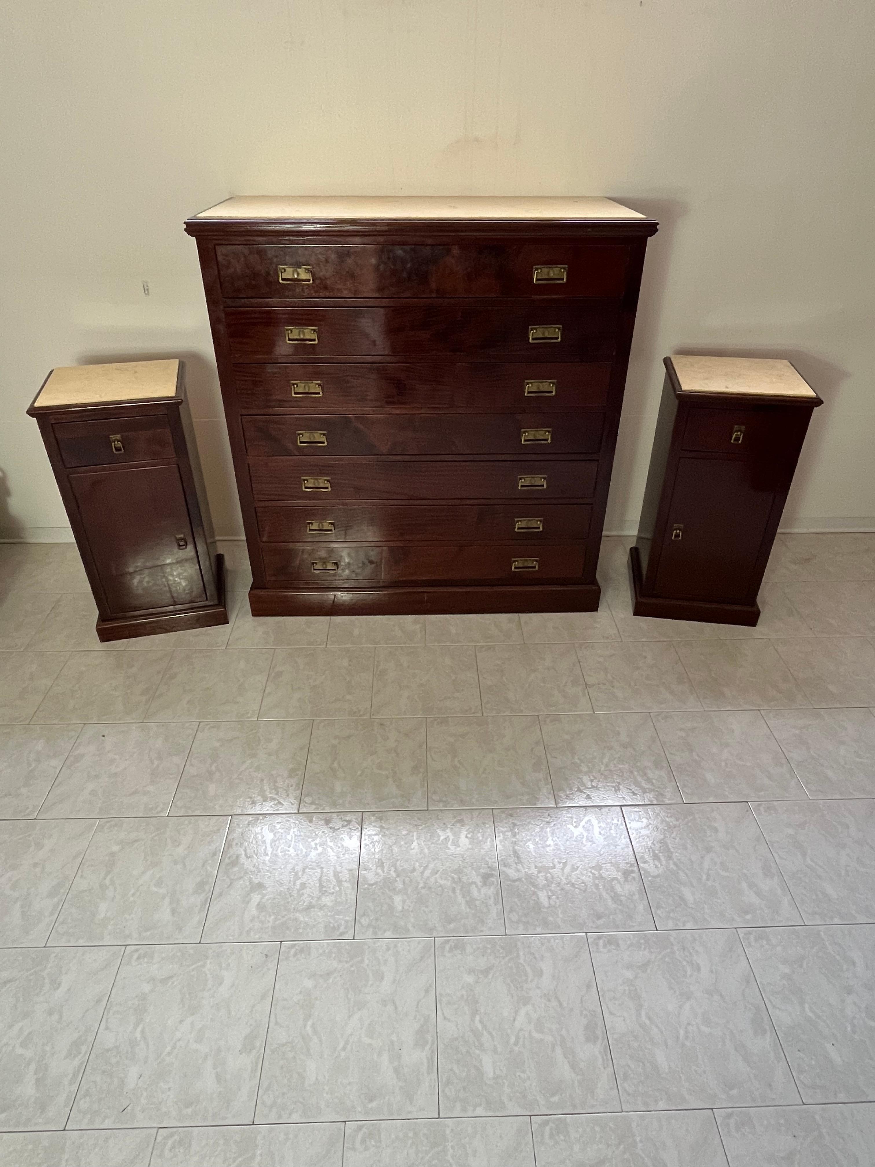 Set of 3 chests of drawers and bedside tables with marble tops, 1960s
The chest of drawers has 7 drawers, the bedside tables have 5.
They date back to the early 1960s, in good condition.
Small signs of wear.
Made in Italy.
The chest of drawers