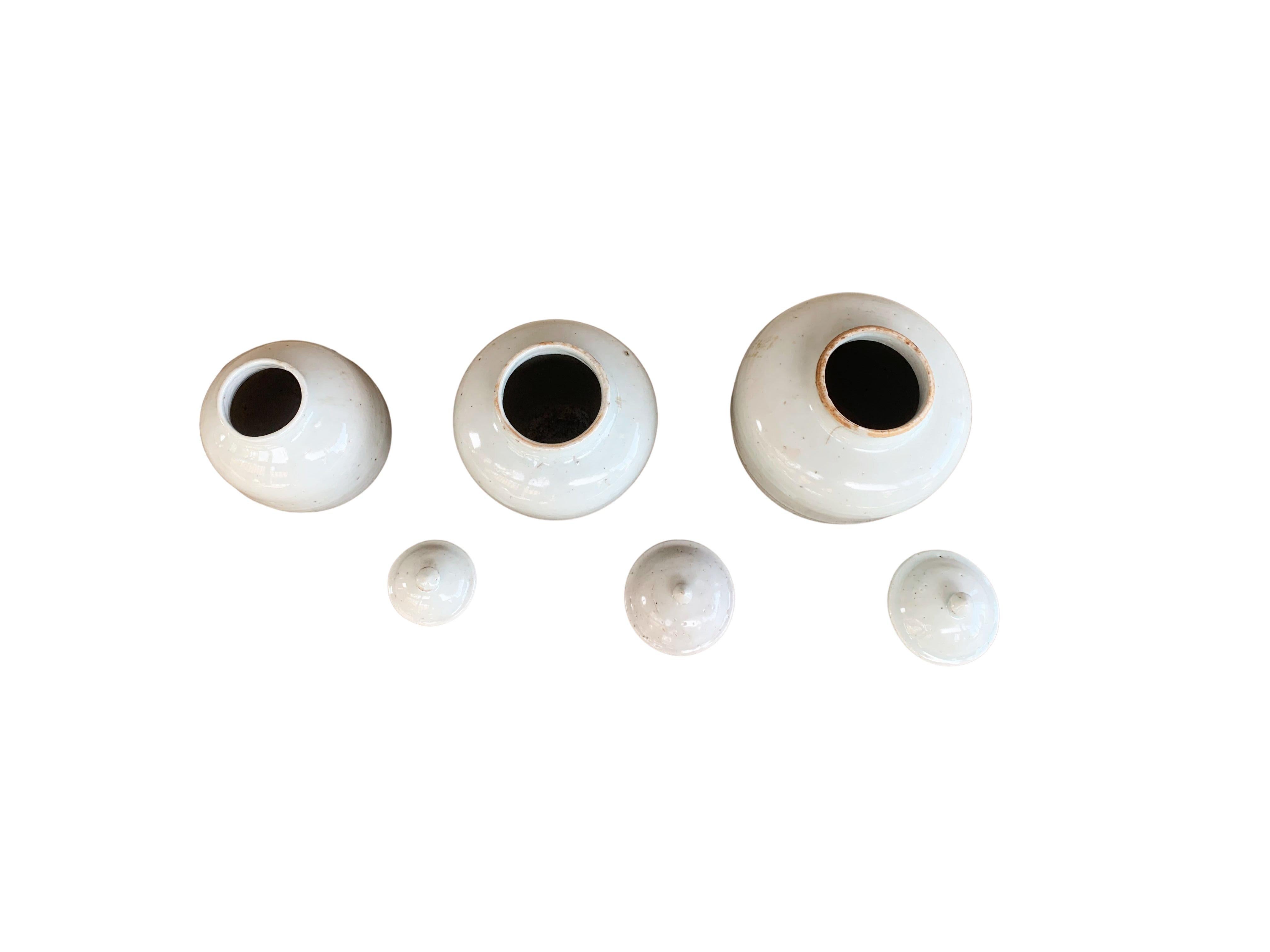 Set von 3 chinesischen Off-White-Keramik- Ingwergläsern (Chinesisch) im Angebot