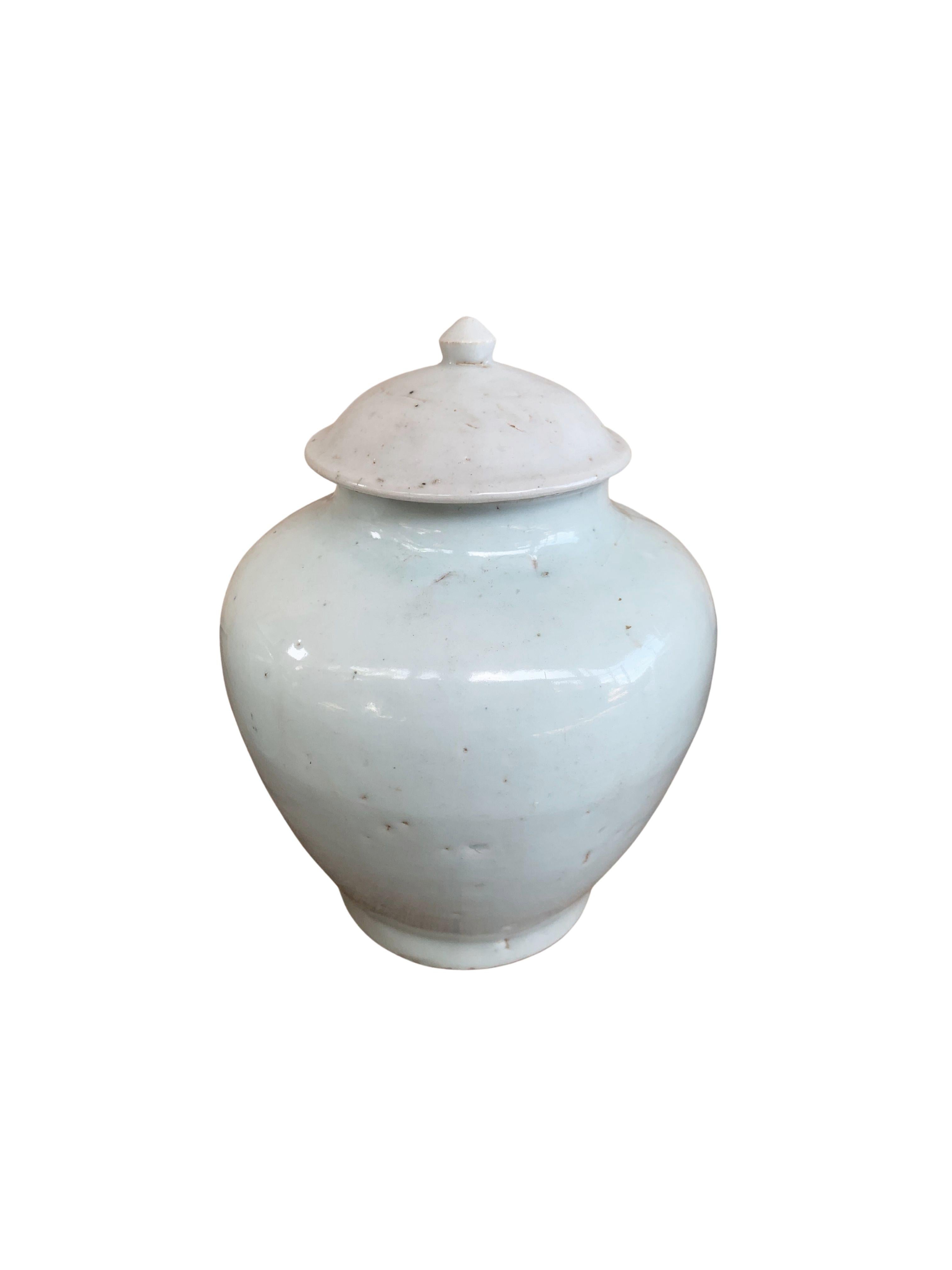 Glazed Set of 3 Chinese Off-White Ceramic Ginger Jars For Sale