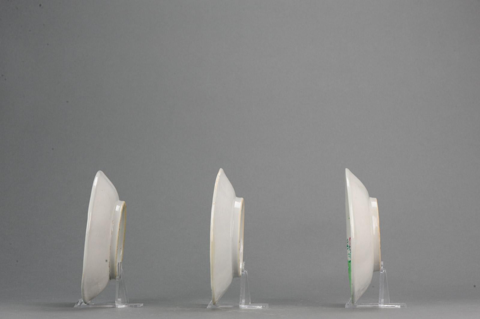 Chinois Ensemble de 3 plats de service polychromes en porcelaine de Chine Coqs Asie, années 1960 et 1970 en vente