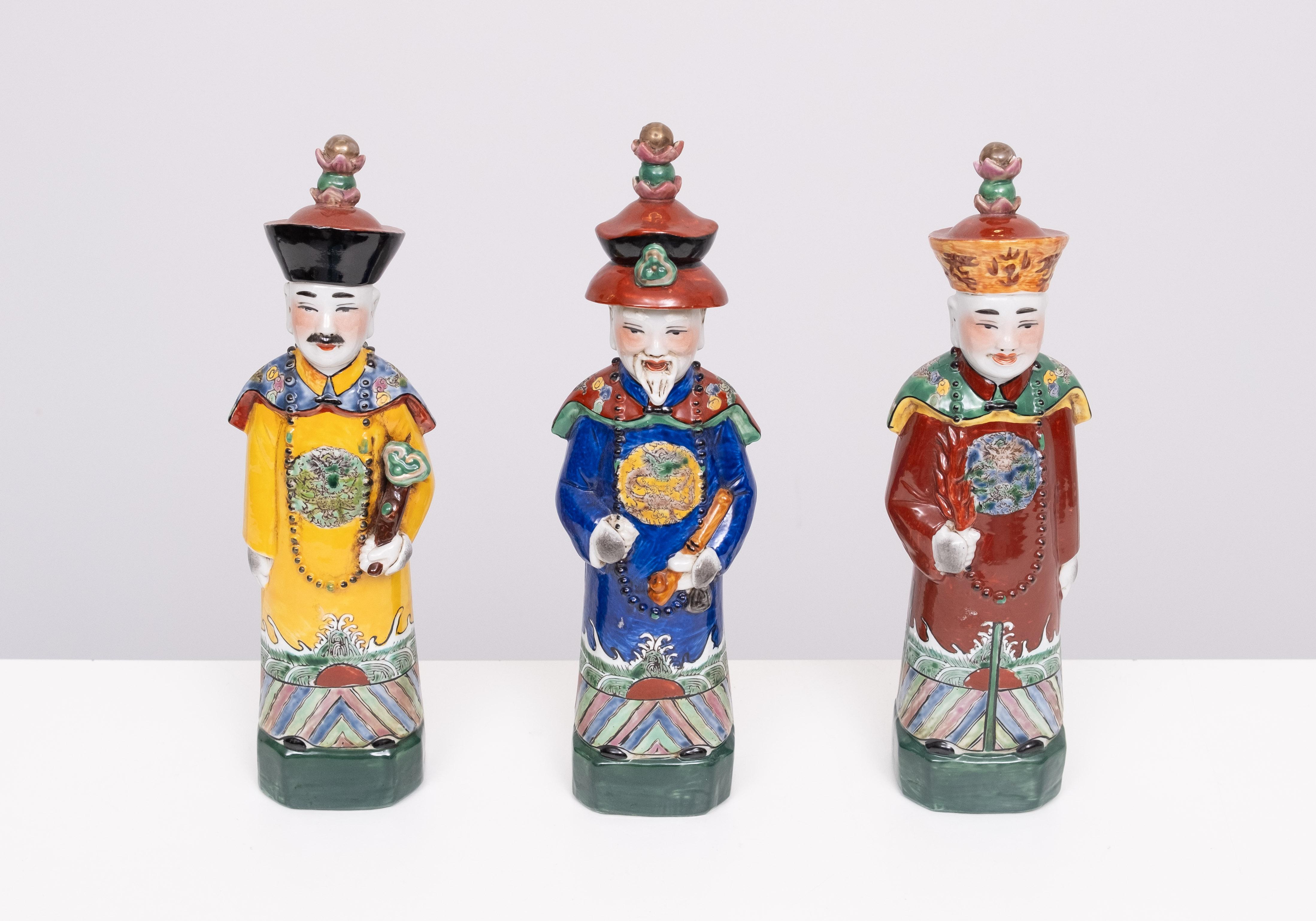 Esportazione cinese set di 3  Figurine decorative dell'imperatore Qing in porcellana cinese in vendita