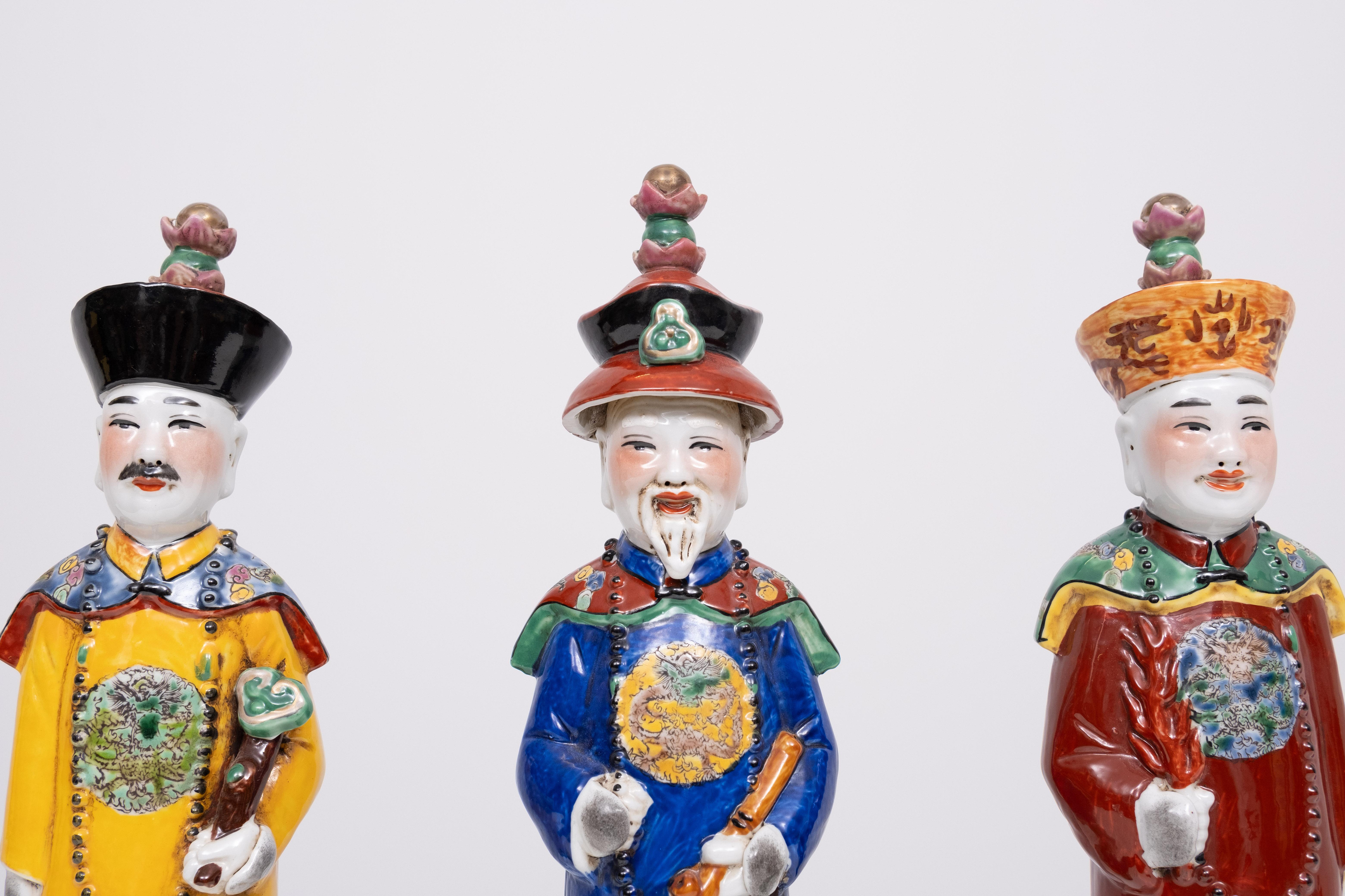 set di 3  Figurine decorative dell'imperatore Qing in porcellana cinese in vendita 1