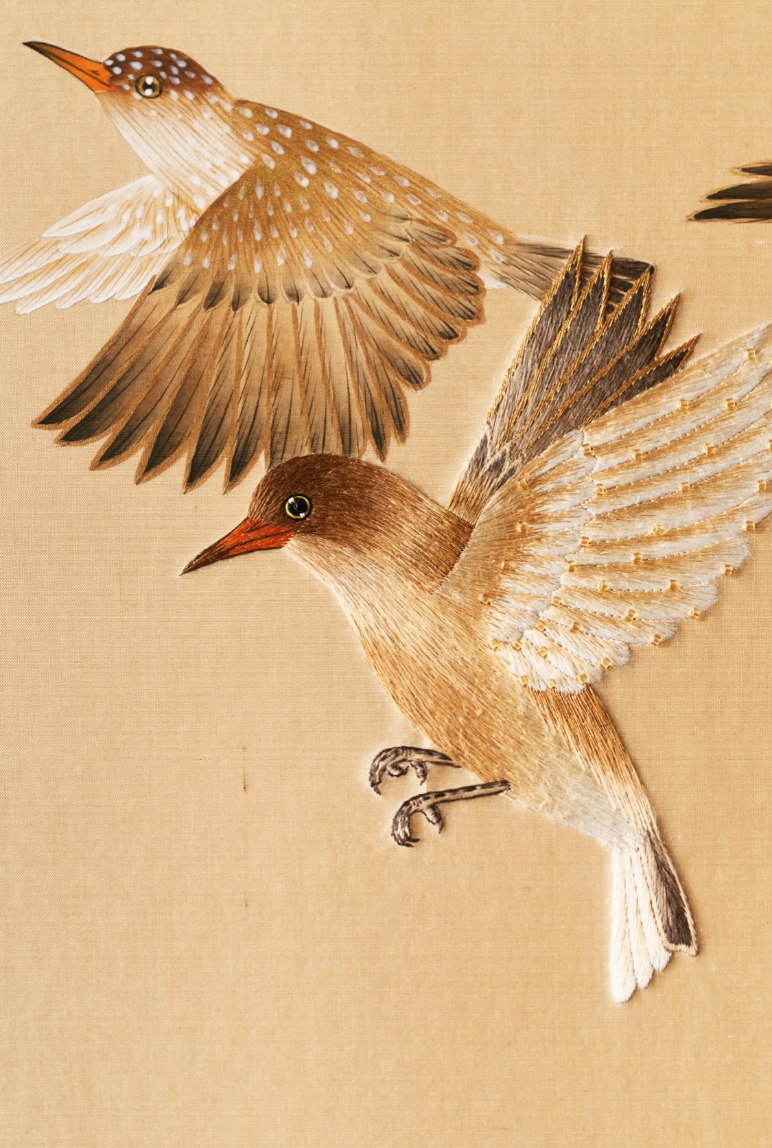 Mid-Century Modern Ensemble de 3 tableaux de Chinoiserie, aquarelles et broderies à la main sur soie en vente