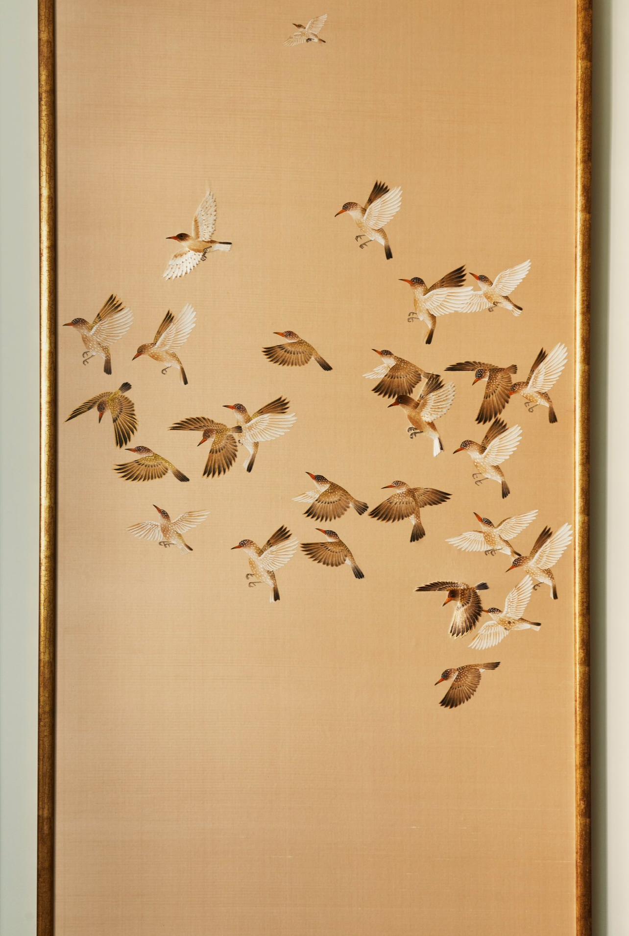 Perlé Ensemble de 3 tableaux de Chinoiserie, aquarelles et broderies à la main sur soie en vente