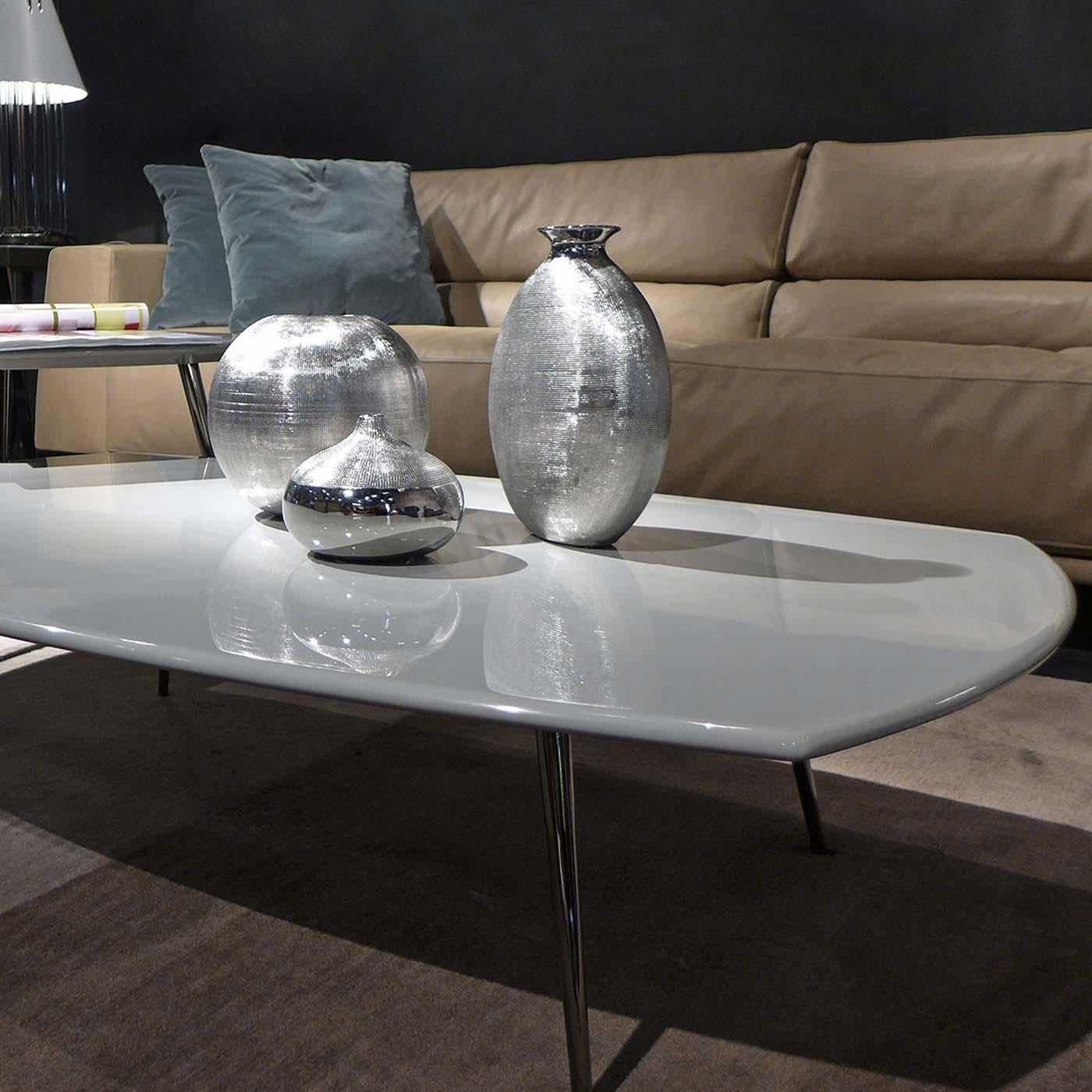 Boasting the retro-chic flair of midcentury-inspired furniture, this set of three coffee tables is a versatile addition to a modern living space. The metal legs with a black chrome finish supports the tops available in MDF either glossy lacquered or