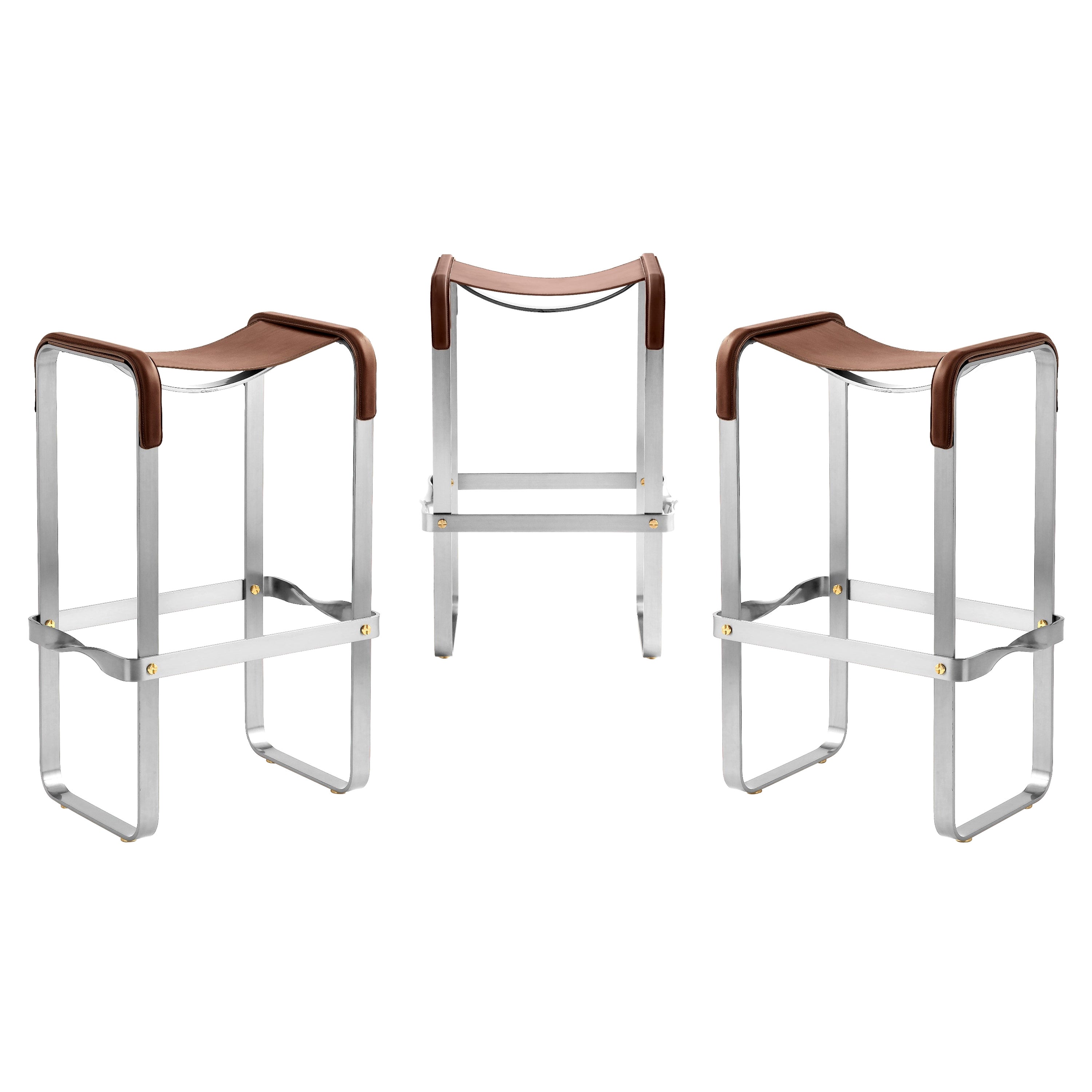 Set di 3 sgabelli da bar classici contemporanei in acciaio invecchiato e pelle marrone scuro