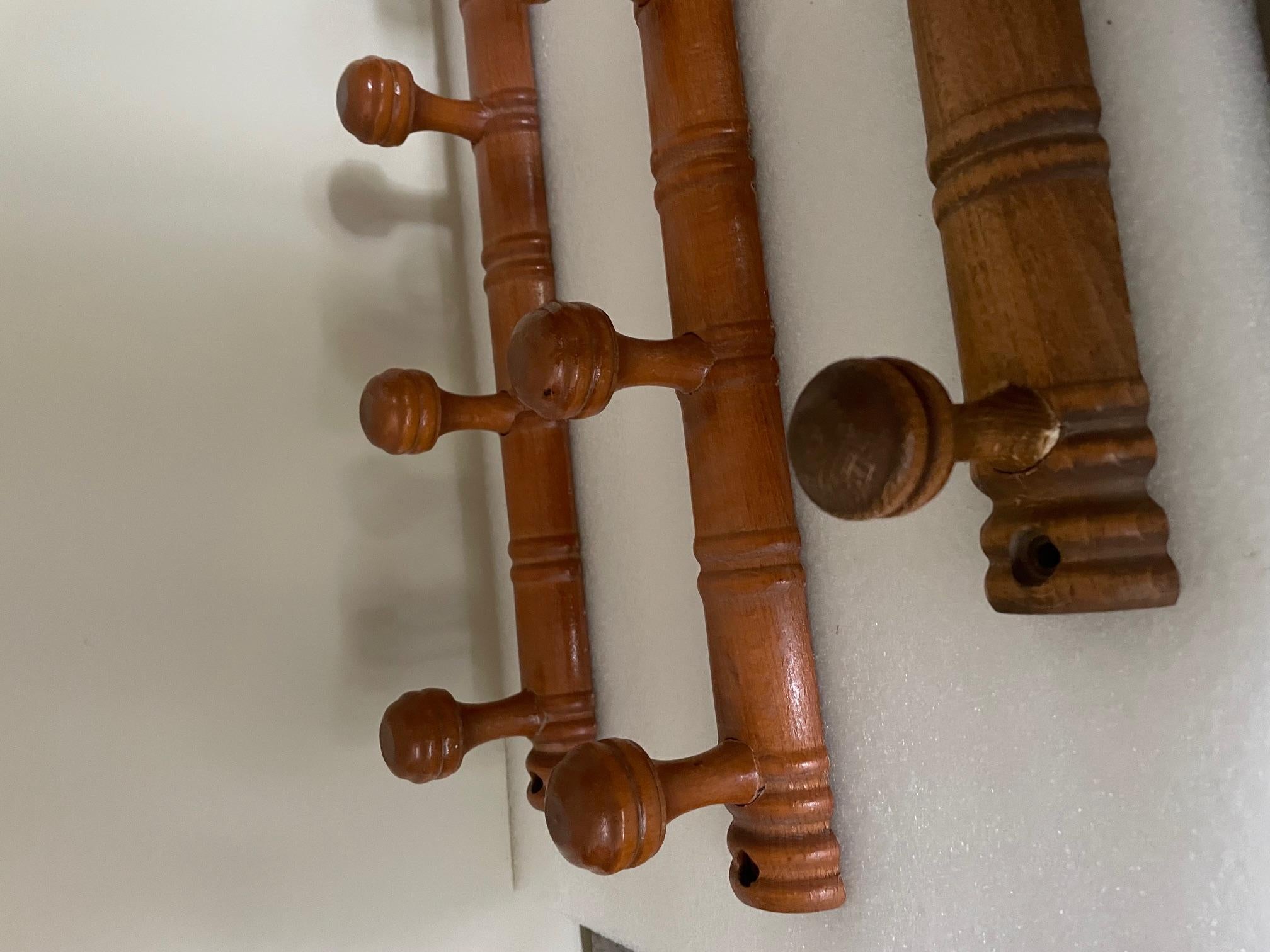 Mid-Century Modern Set of 3 coat hangers en vente
