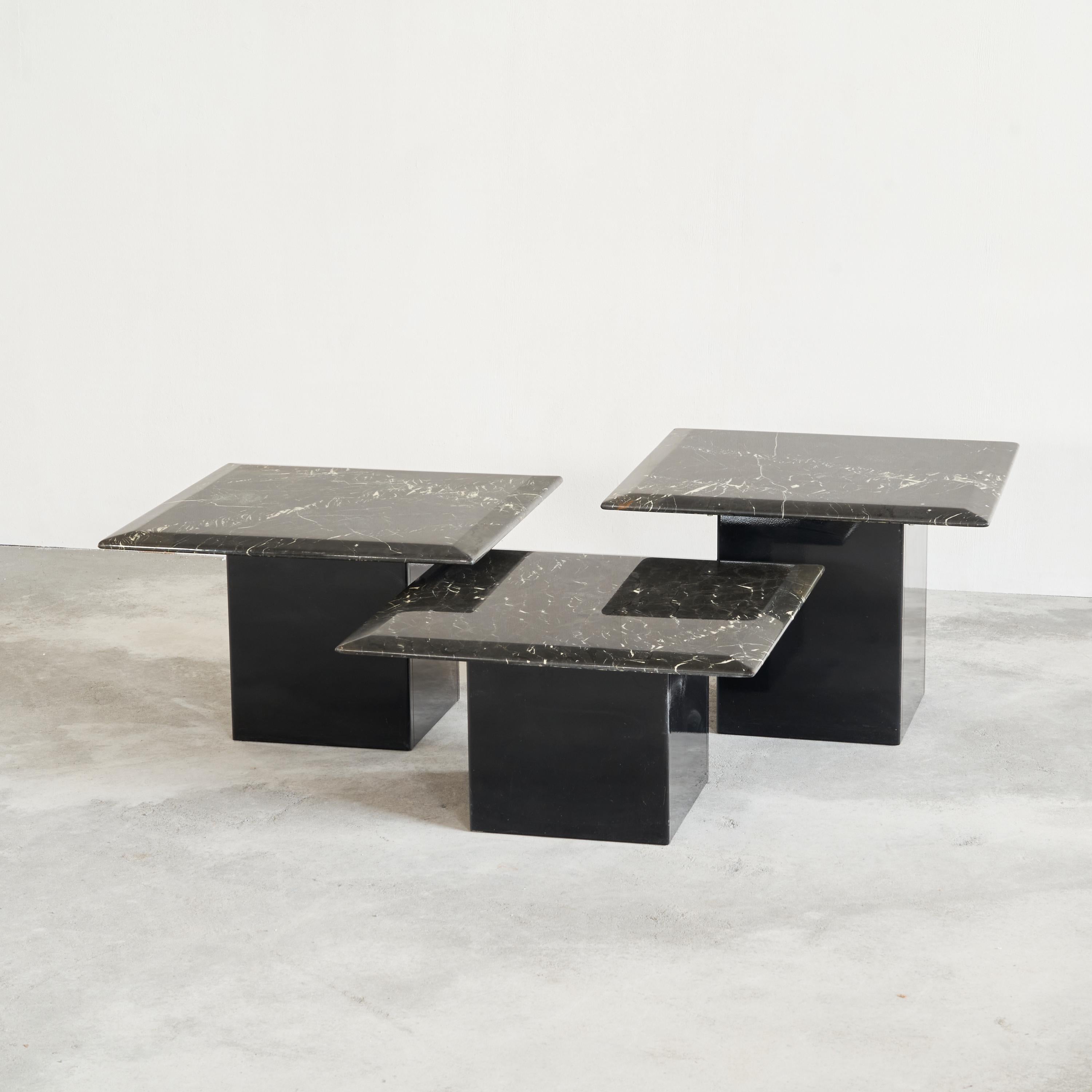 20th Century Set of 3 Coffee or Nesting Tables in Black Marble and Black Lacquer 1970s For Sale